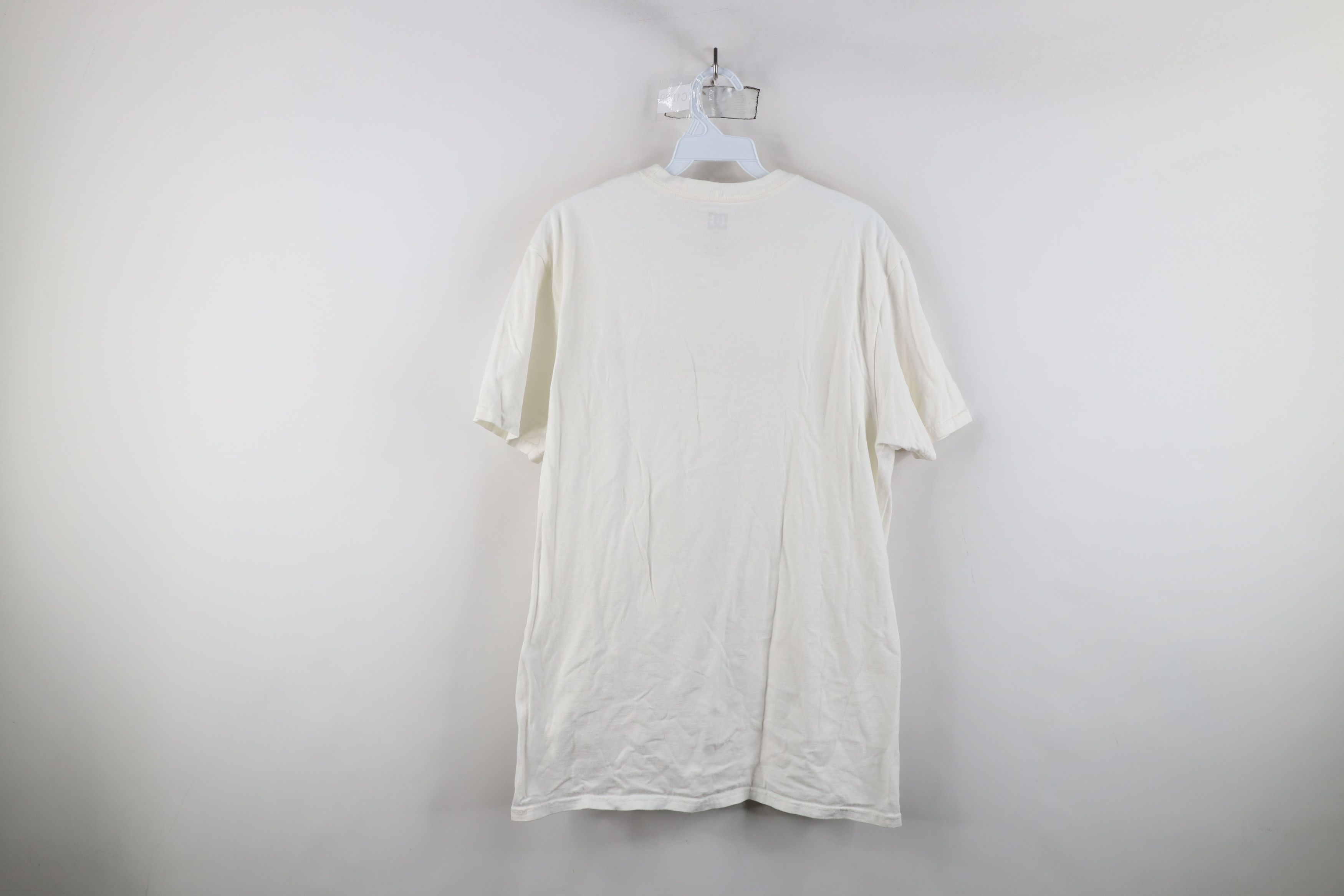 Vintage Vintage DC Shoes Skateboarding Short Sleeve T-Shirt White Size US M / EU 48-50 / 2 - 10 Thumbnail