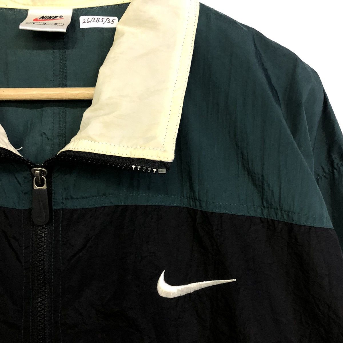 Nike Vintage 90 Nike Big Swoosh Windbreaker Light Jacket Size US L / EU 52-54 / 3 - 9 Thumbnail