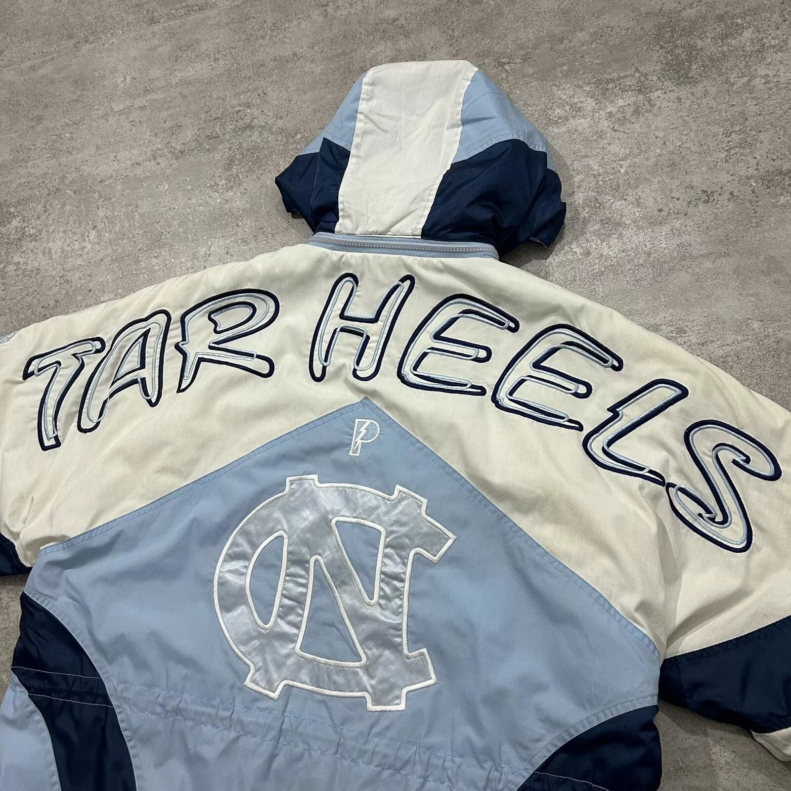 NCAA × Vintage UNC NORTH CAROLINA TAR HEELS PRO PLAYER PUFFER SPELL OUT Size US L / EU 52-54 / 3 - 3 Thumbnail