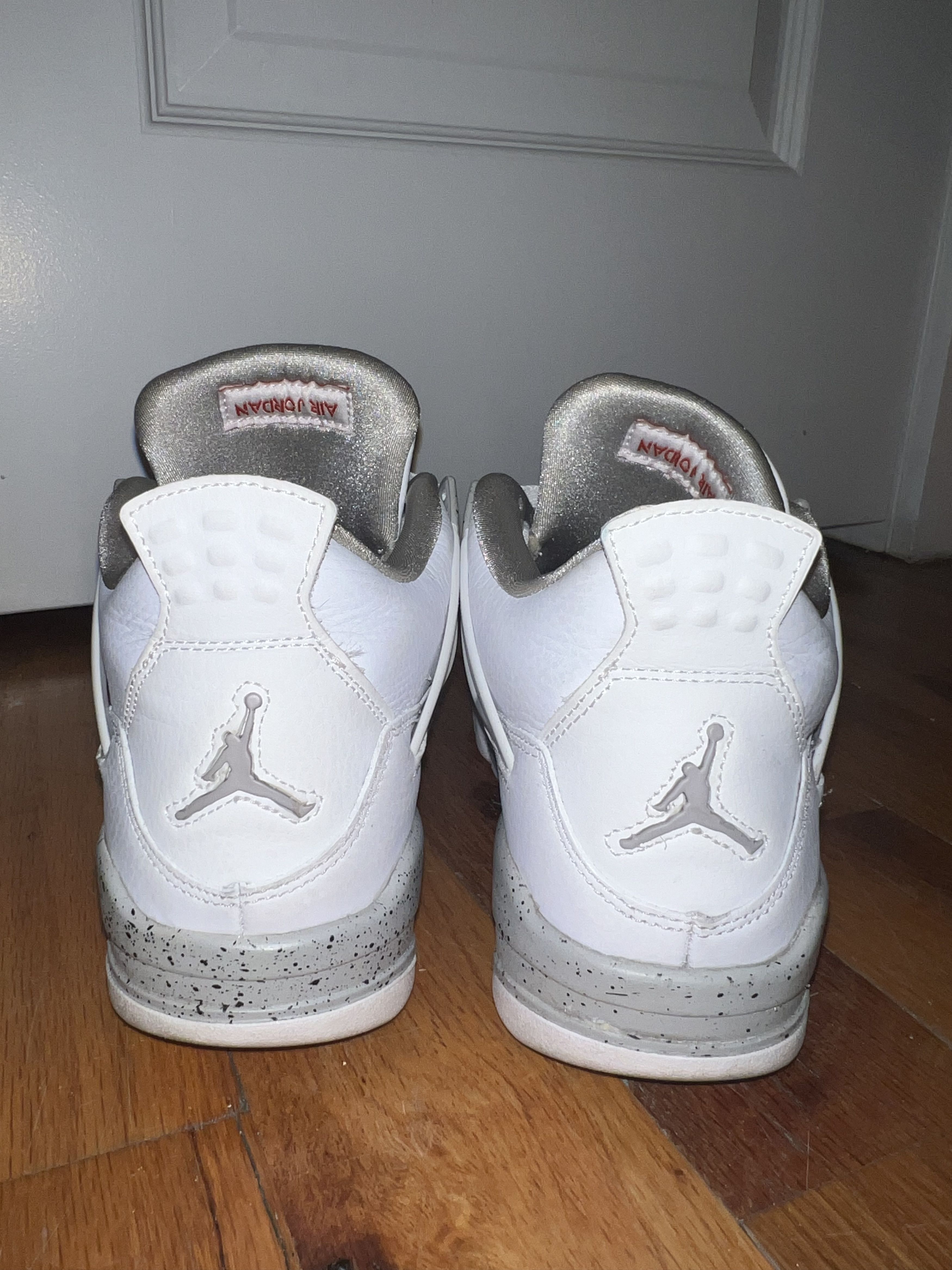 Nike Nike Jordan 4 Retro White Oreo 6.5 Youth GS, Used Once Size US 6.5 / EU 39-40 - 8 Thumbnail