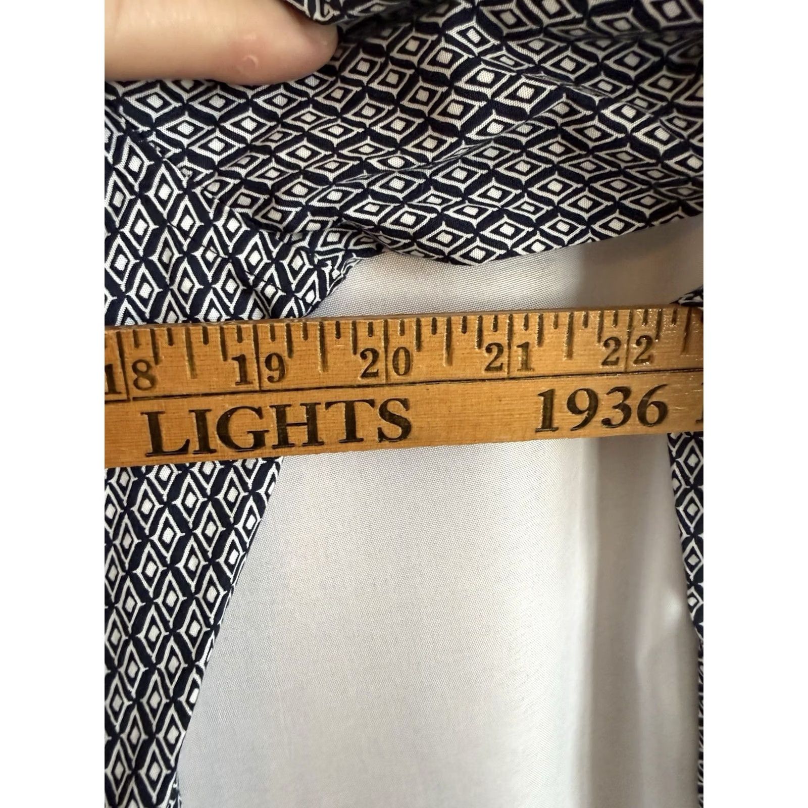 Express Express Button-Up Shirt Women? Mens Small Geometric Print Dress Workwear NWT Multicolor Button-Down Short/Long Sleeve? Size 36R - 6 Thumbnail