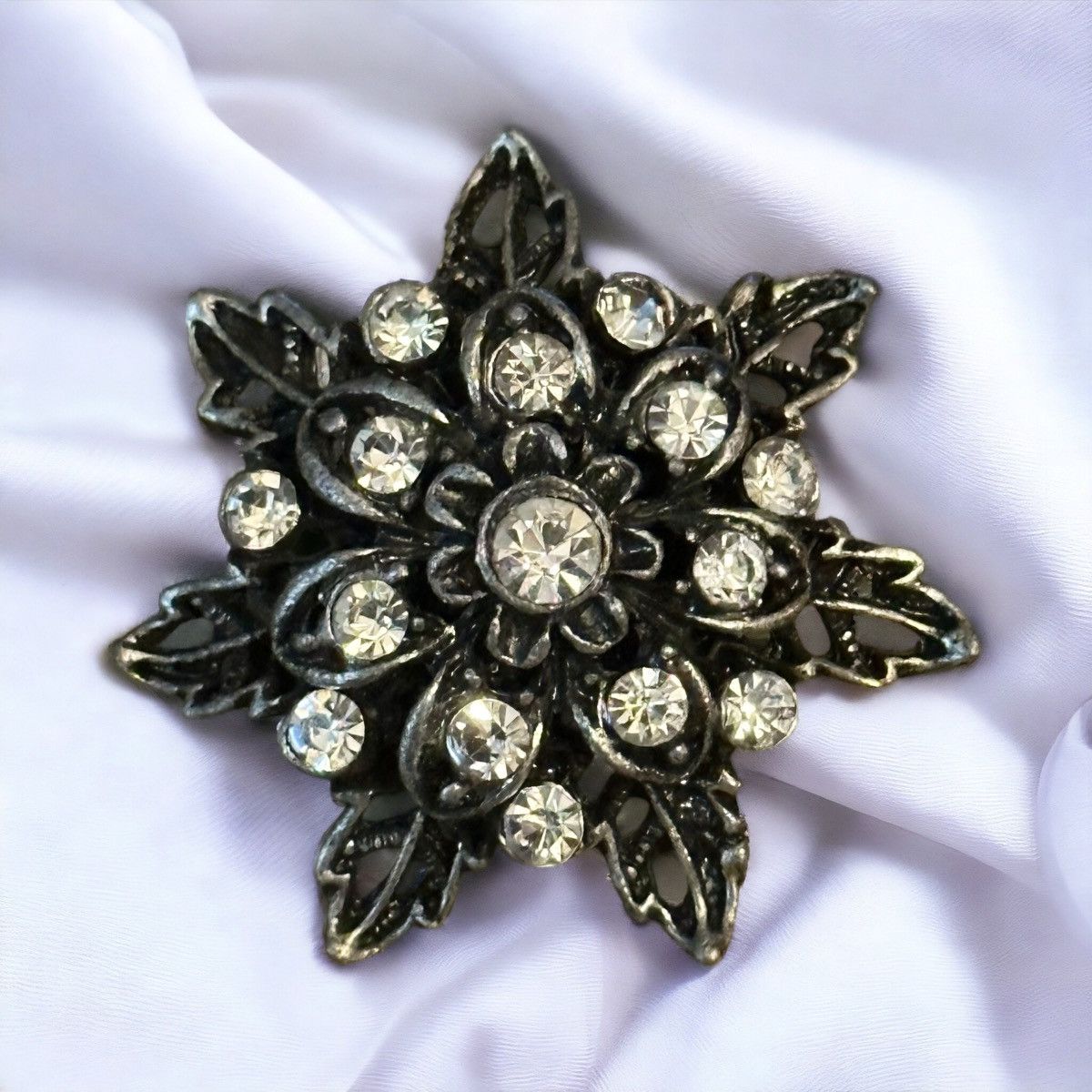 Vintage Vintage rhinestone flower adjustable statement ring Size ONE SIZE - 1 Thumbnail