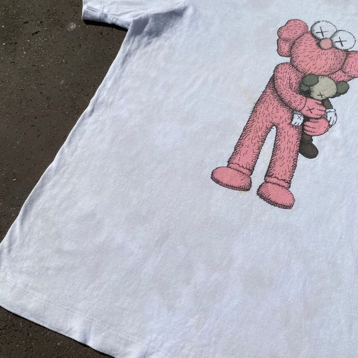 Uniqlo RARE ‼️ Kaws Size US M / EU 48-50 / 2 - 5 Thumbnail