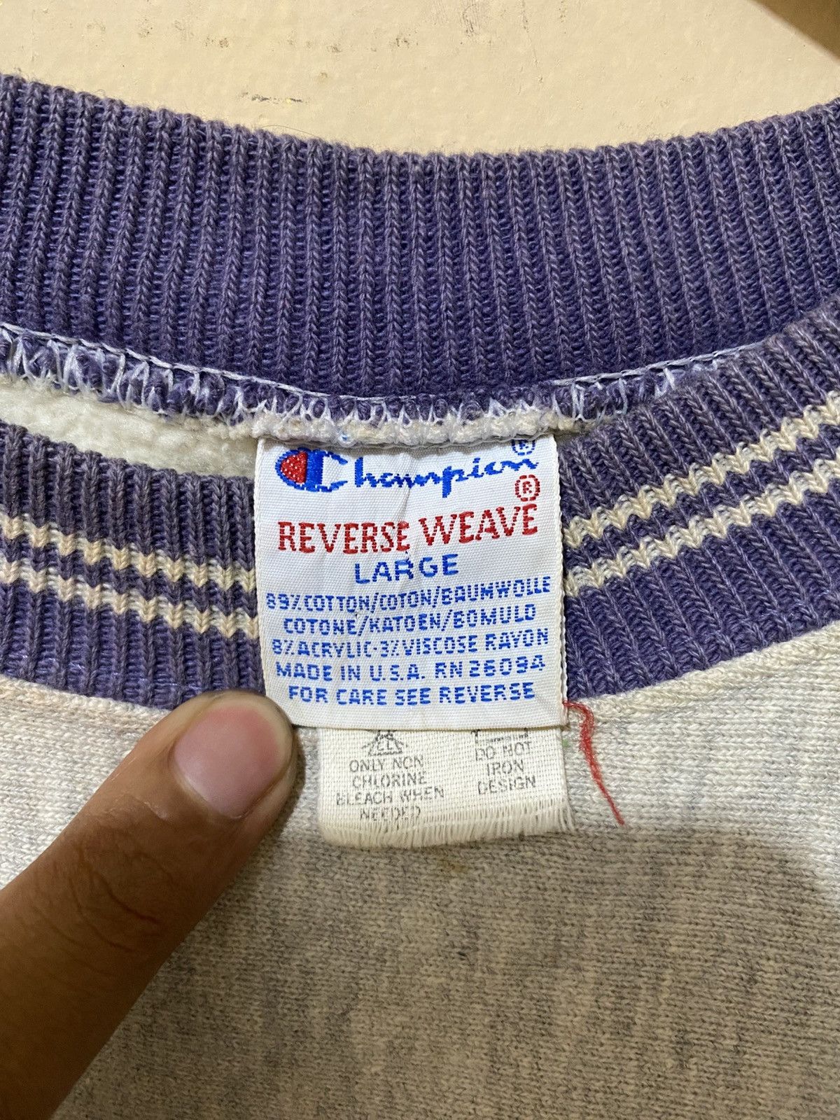 Champion 80s Vintage Champion Reverse Weave Big Logo Sweatshirt Size US L / EU 52-54 / 3 - 9 Thumbnail