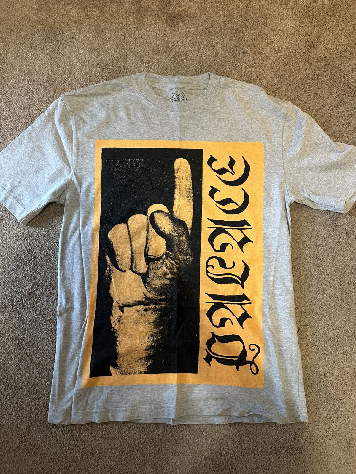 Palace ancient finger shirt
