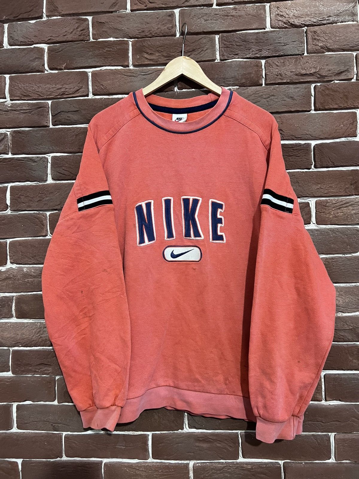 Nike Vintage 90s Nike Spellout Swoosh Logo Red Tag Crewneck L Size US L / EU 52-54 / 3 - 1 Thumbnail