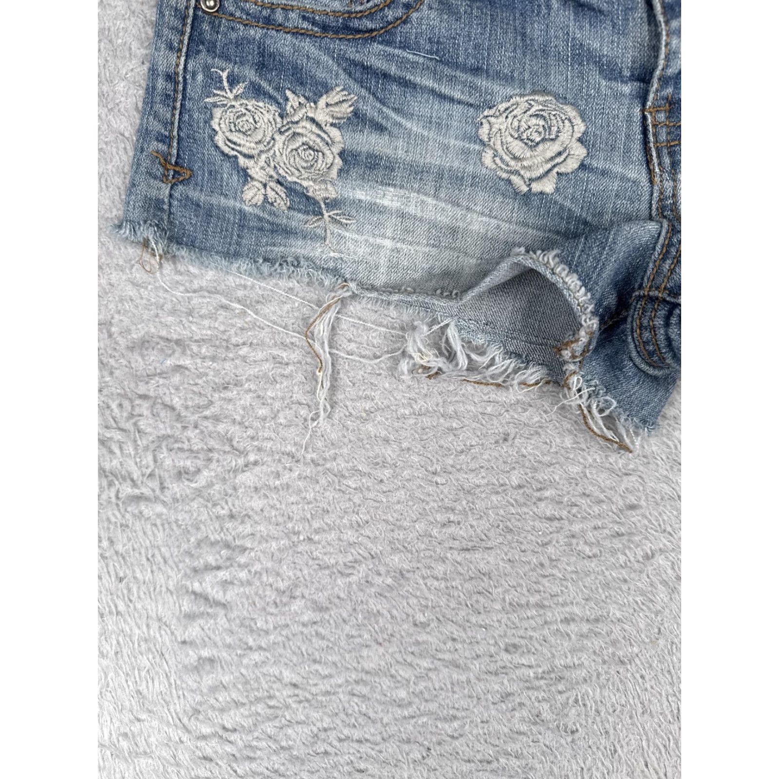 Vintage Hot Kiss Denim Shorts Juniors 7 Blue Cutoff Frayed Hem Embroidered Floral CiCi Size 28" / US 6 / IT 42 - 3 Thumbnail