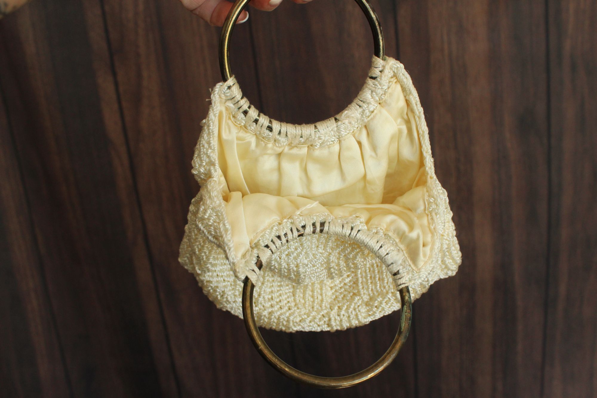 Vintage Vintage 1960s Ivory Crochet Purse, Woven with Metal Wrist Ha Size ONE SIZE - 8 Thumbnail