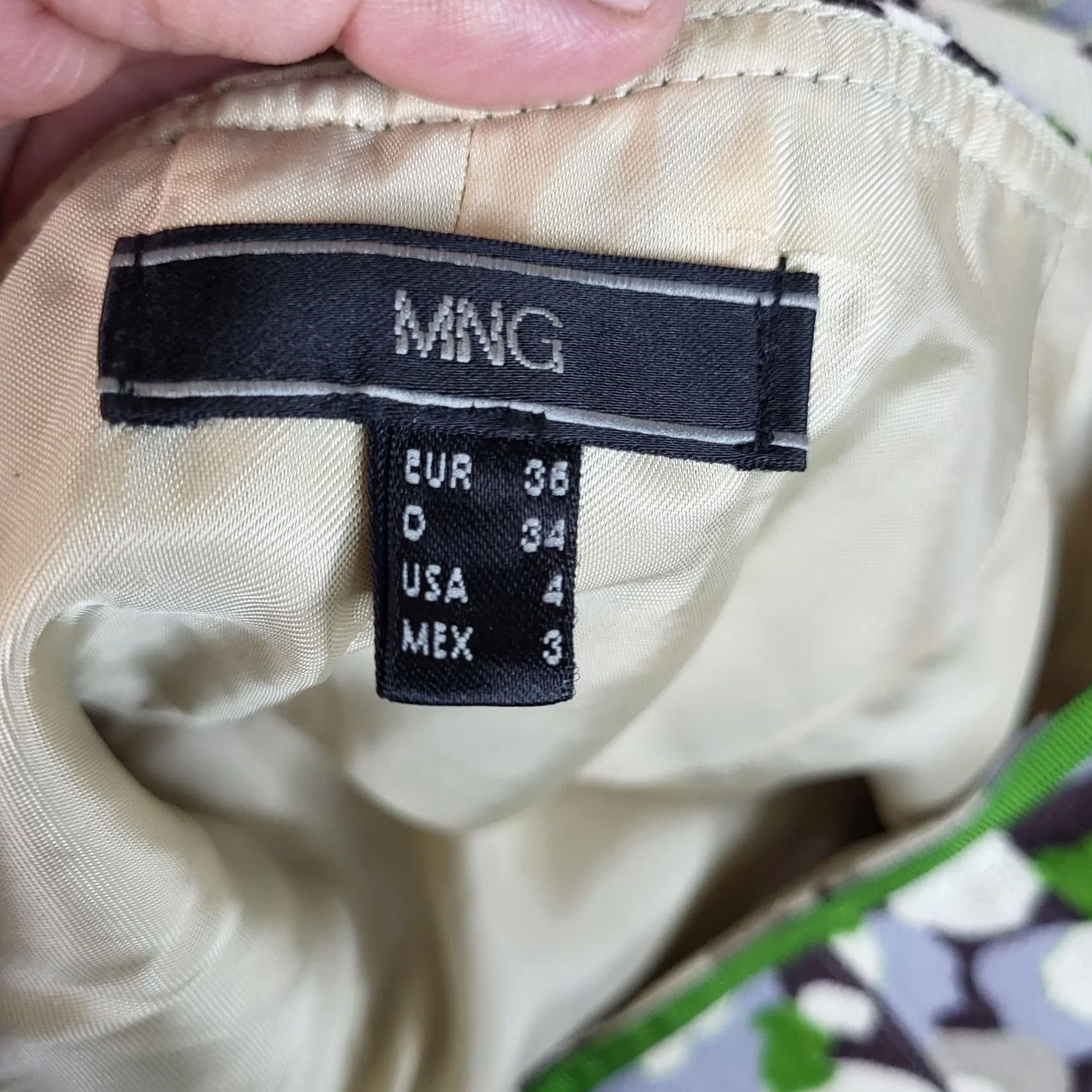 Mango MNG By Mango Women's Pleated Floral Skirt Size 4 Green Knee Length Skirt Mens? Womens Size 27" / US 4 / IT 40 - 7 Thumbnail