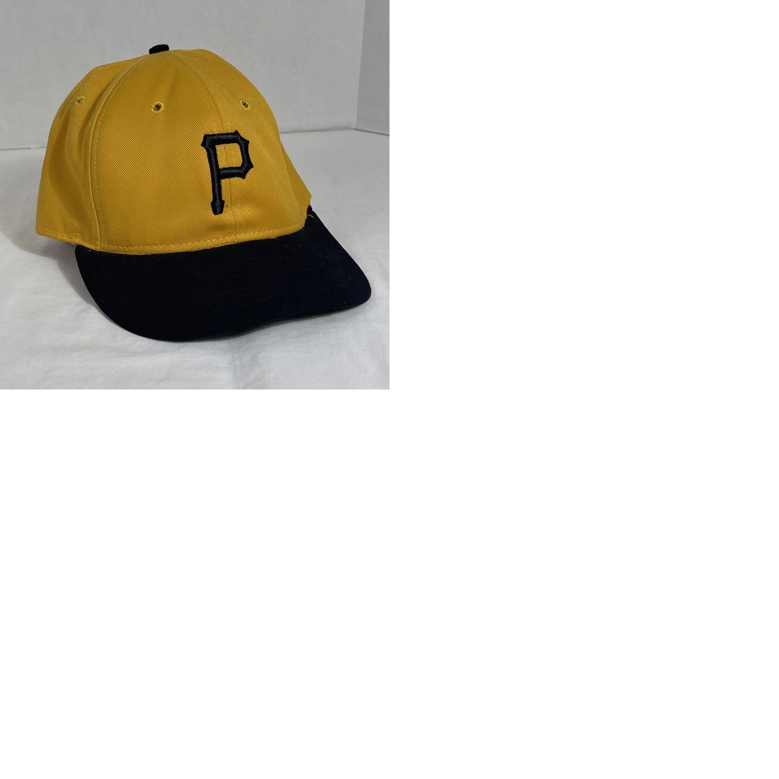 Vintage VINTAGE Pittsburgh Pirates Fitted Hat Sz 7 Roman Cooperstown Collection 80s MLB Shirt Adults 7 Yellow Polyester MIX Snapback Mens Size ONE SIZE - 10 Thumbnail