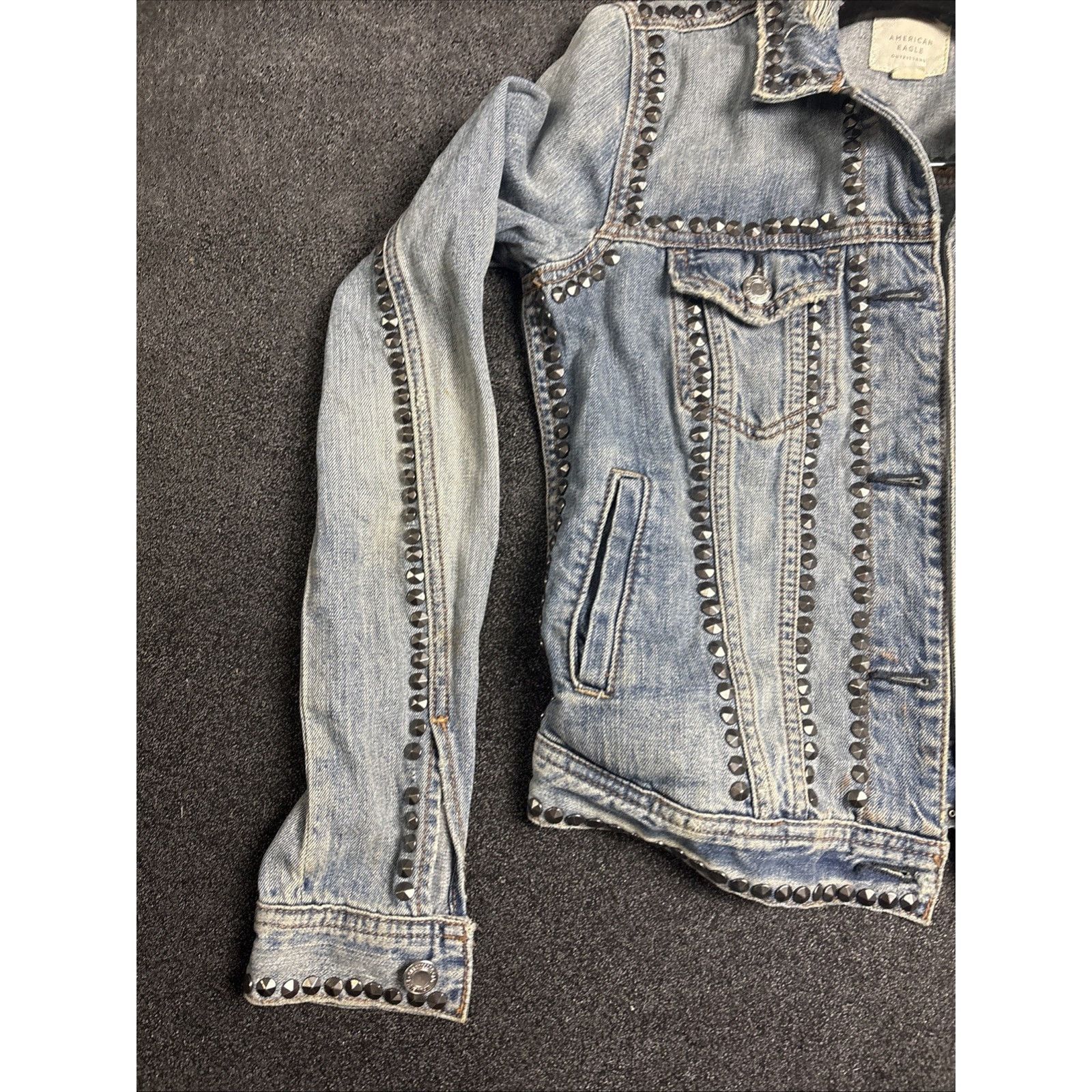American Eagle Outfitters American eagle Studded jean jacket Size XS Distressed Denim Size S / US 4 / IT 40 - 4 Thumbnail