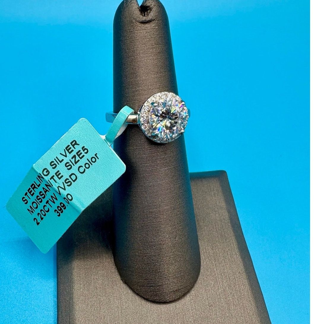 Jewelry NWT Sz. 4.75 (5) - 2.2ct Moissanite in 925 Stamped Silver Size ONE SIZE - 1 Thumbnail