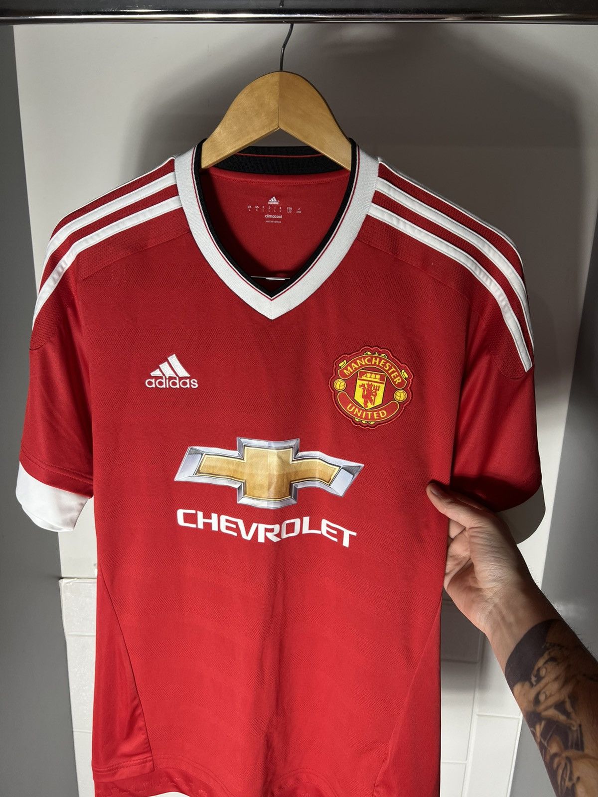 Adidas VINTAGE ADIDAS FC MANCHESTER UNITED ENGLAND SOCCER JERSEY Size US L / EU 52-54 / 3 - 13 Thumbnail