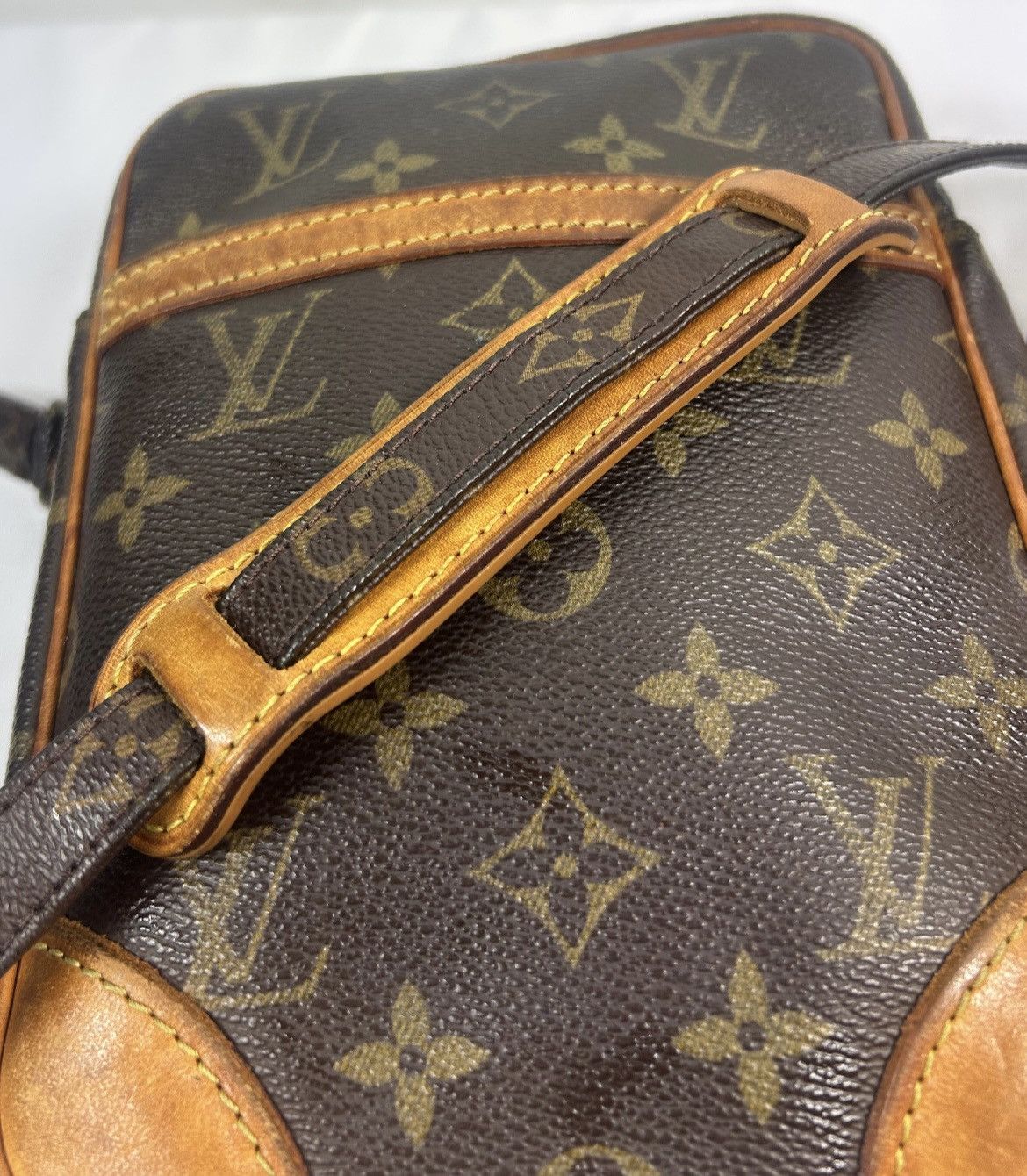 Louis Vuitton Louis Vuitton Monogram Crossbody Bag Size ONE SIZE - 4 Thumbnail