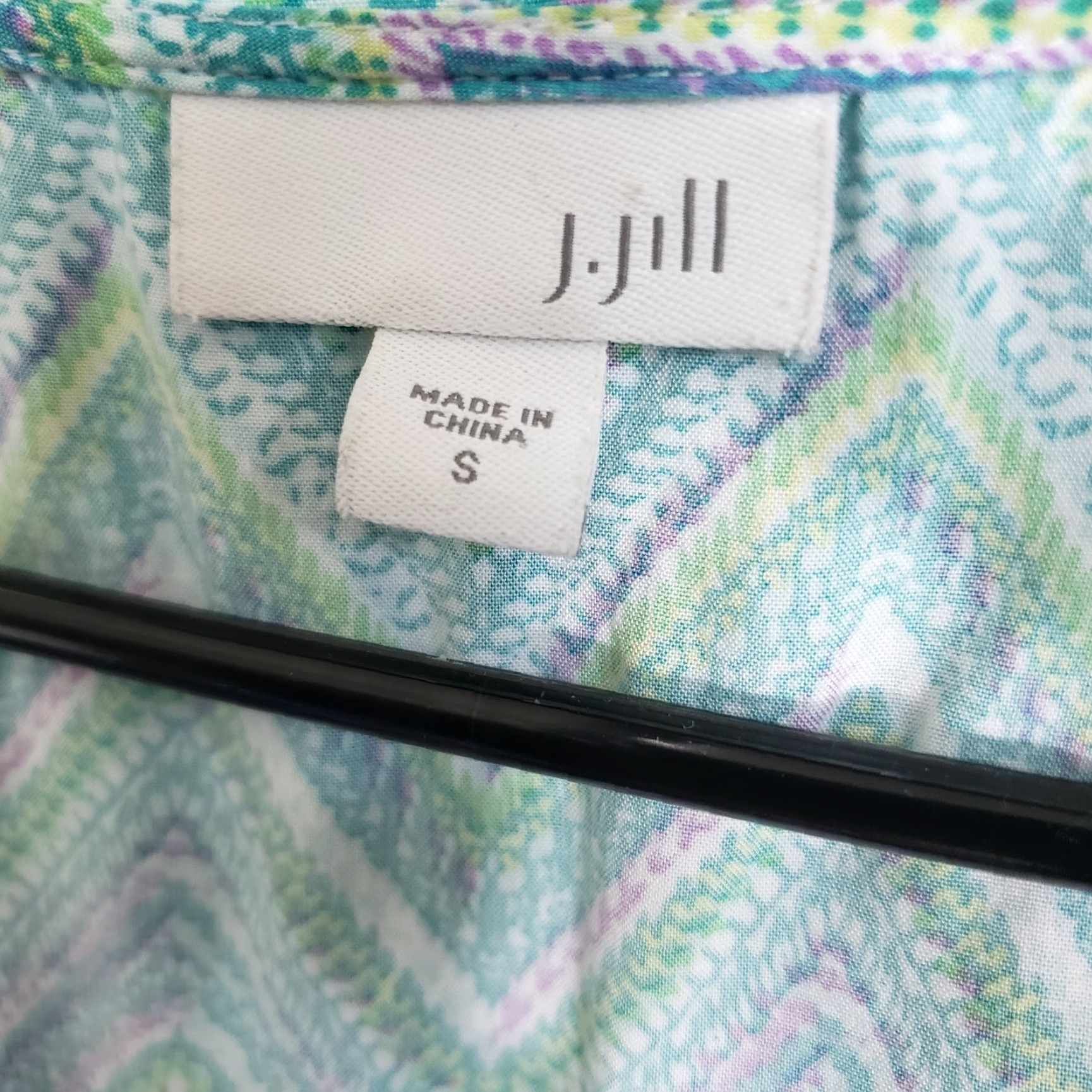 J. Jill J. Jill Womens Button Front Tank Top Sz S V-Neck Sleeveless Green Purple Chevron - 19" Width 24" Length - Basic Rayon Shirt Size S / US 4 / IT 40 - 5 Thumbnail