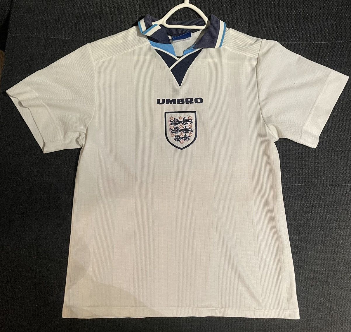 Umbro 1995/97 Shearer #9 England vintage Umbro football shirt Size US M / EU 48-50 / 2 - 1 Thumbnail