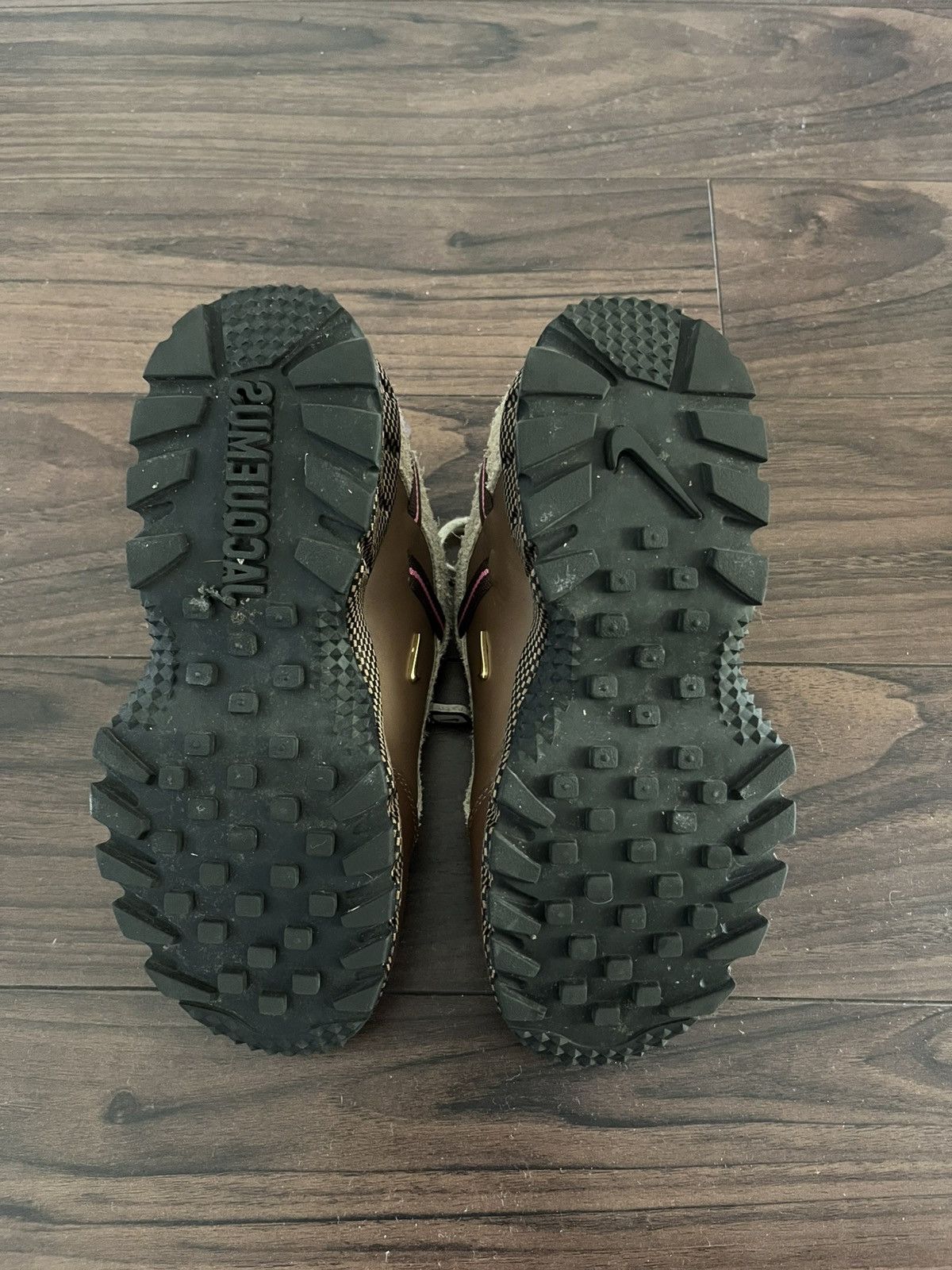 Jacquemus × Nike Nike Air Humara LX Jacquemus Ale Brown Gold (Women's) Size US 5 / IT 35 - 3 Thumbnail