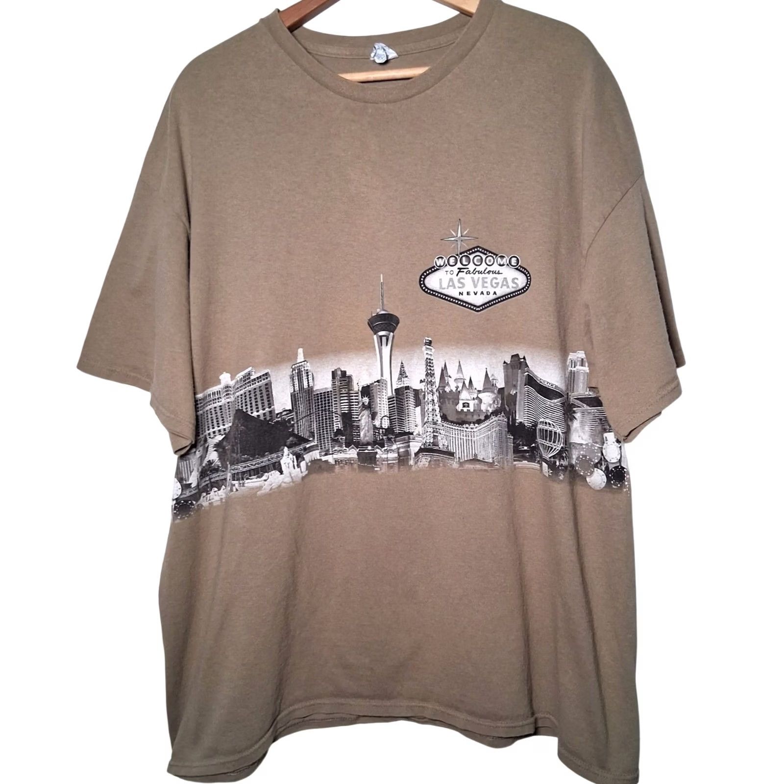 Delta Las Vegas Nevada Shirt Men 2XL Tan Beige Wrap Around Graphic Casino The Strip Skyline 90s Travel Las Vegas Mens T-Shirt Size US XXL / EU 58 / 5 - 2 Thumbnail