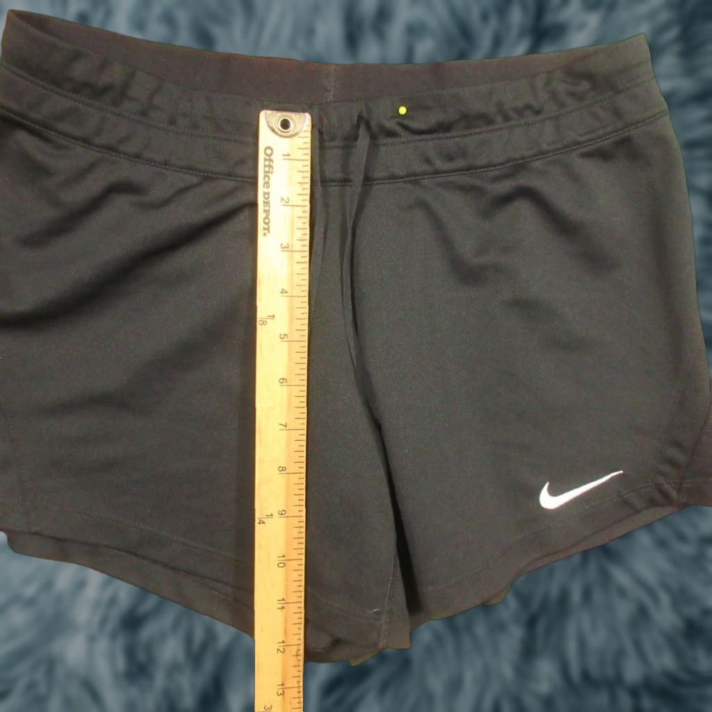 Nike VINTAGE Nike Running Shorts Womens Small Black Dri-FIT 3 Inch Inseam Workout Gym EUC Size 26" / US 2 / IT 38 - 1 Thumbnail