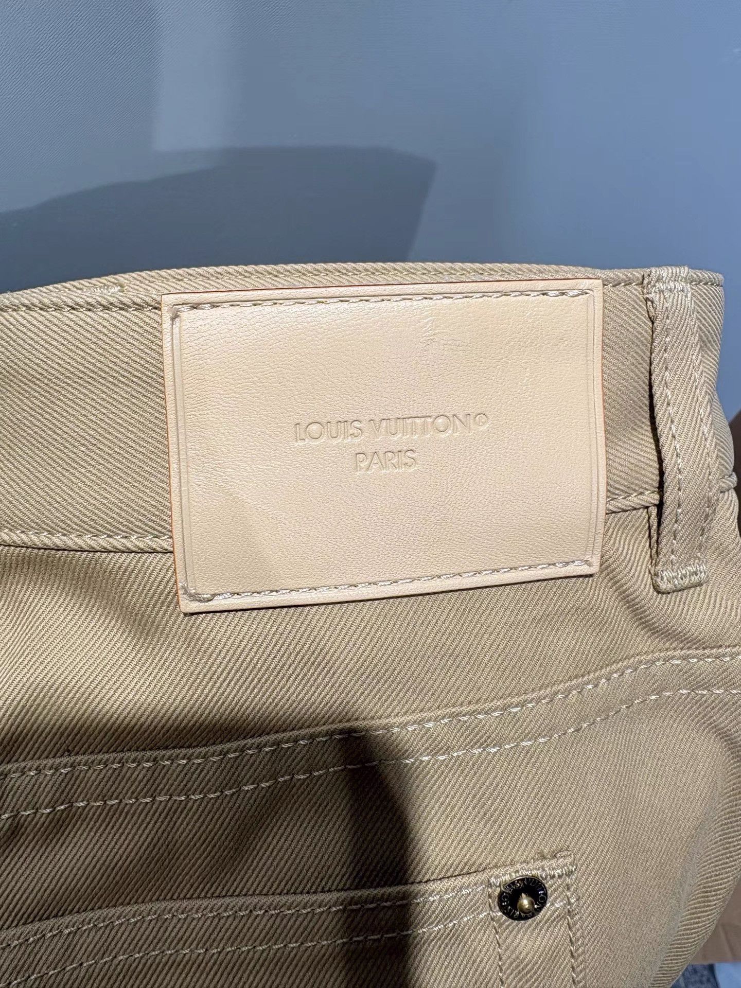Louis Vuitton Louis Vuitton SS24 Shorts with Rear Leather Patch K36 Size US 42 / EU 58 - 6 Thumbnail