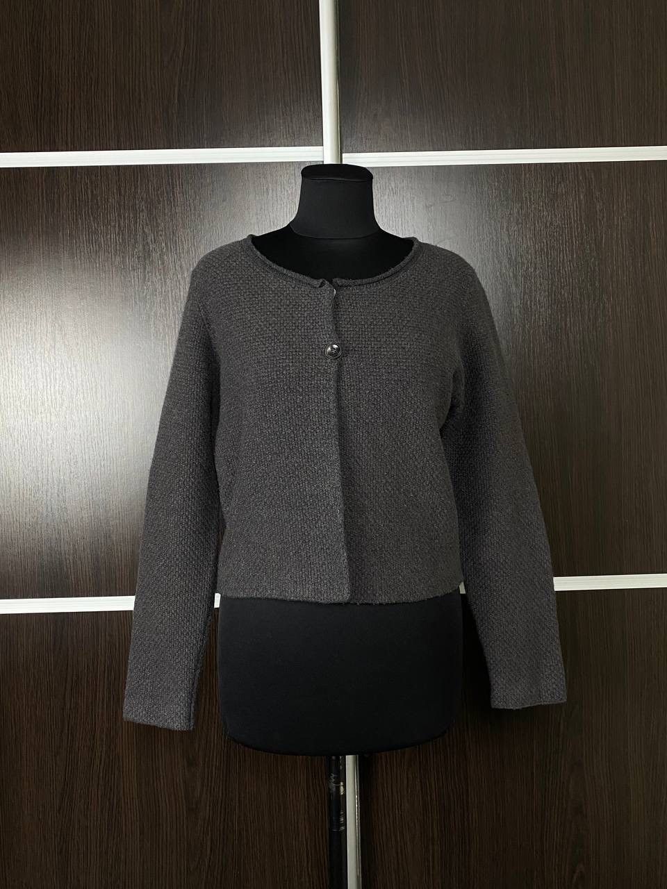 Fabiana Filippi Fabiana Filippi shortened cardigan size L with a button Size L / US 10 / IT 46 - 2 Thumbnail