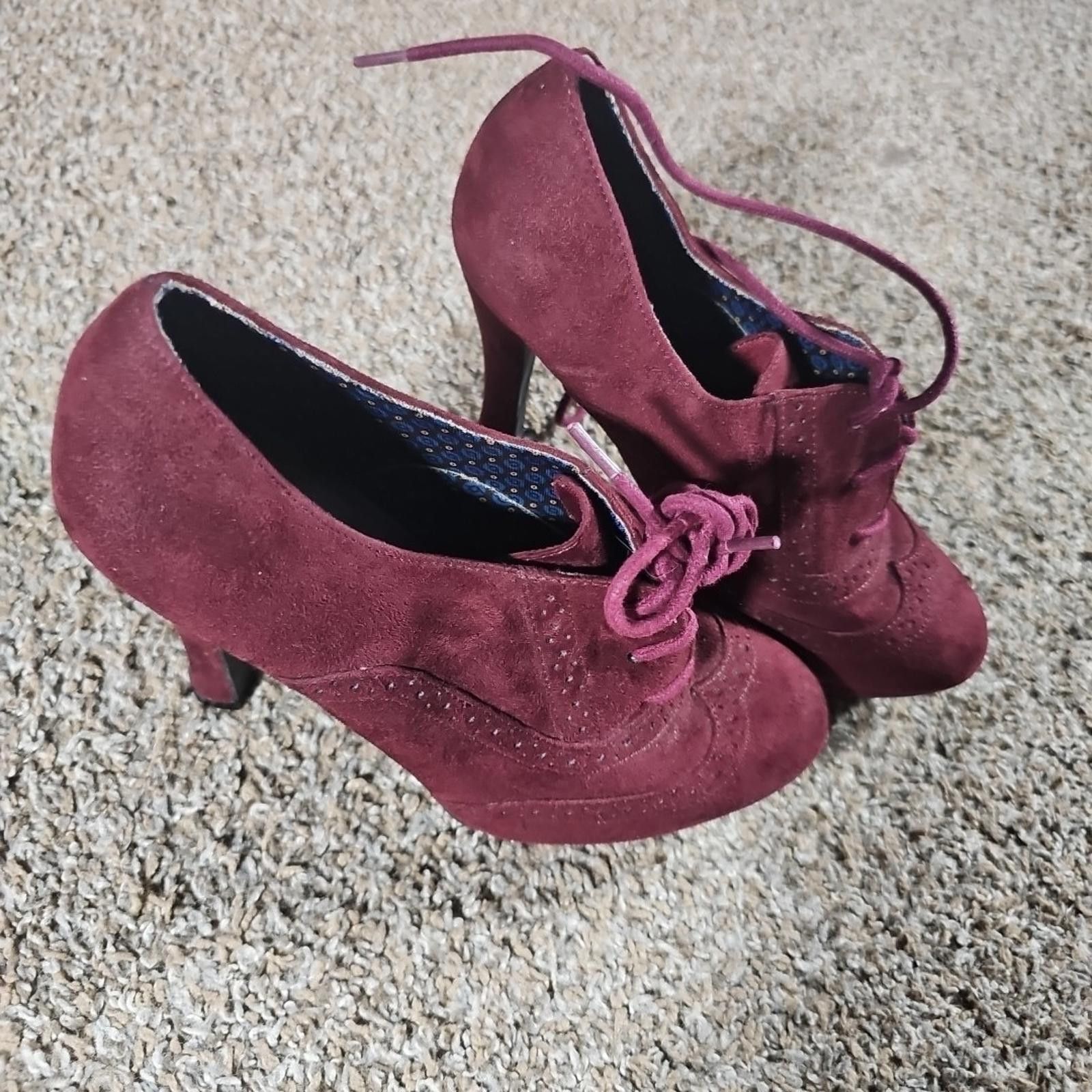 Finisterre fioni Burgundy wingtip heels sz 8 Size US 8 / IT 38 - 1 Thumbnail