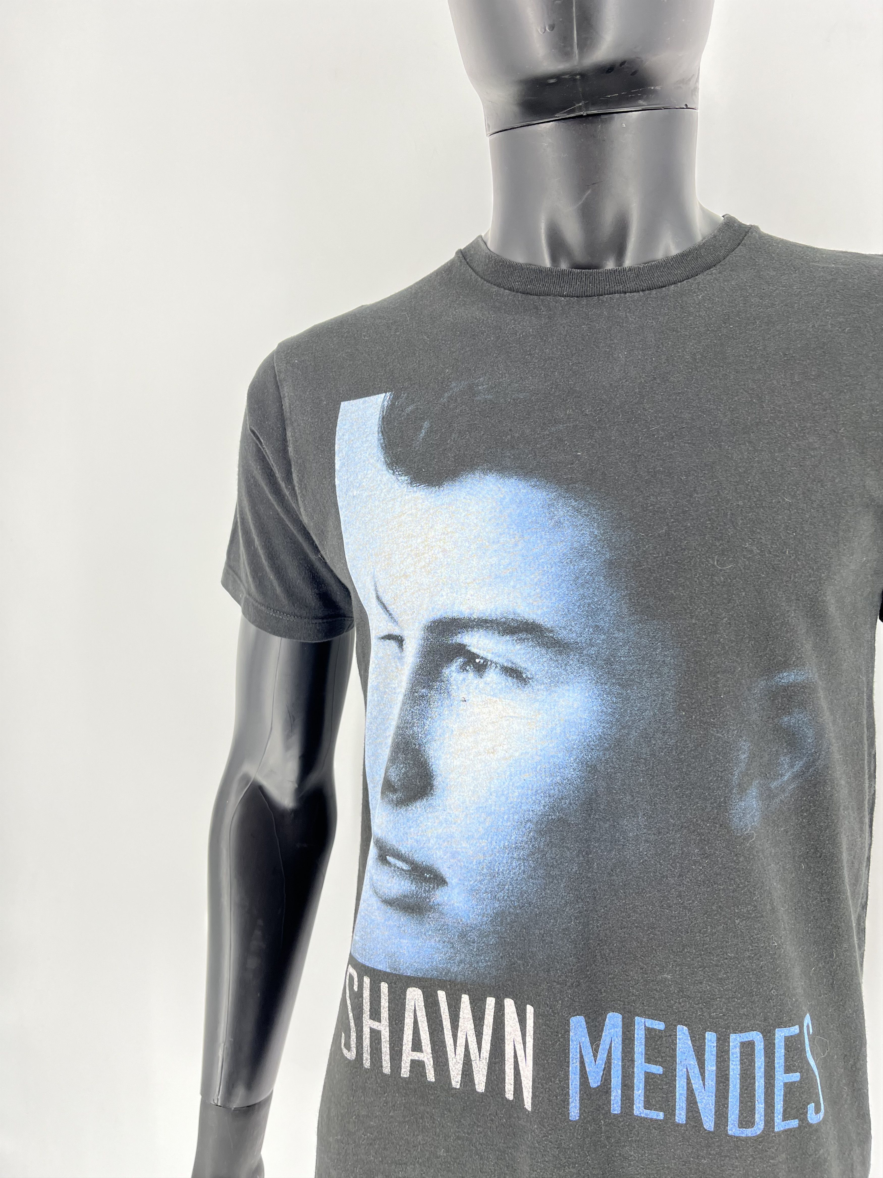 Band Tees × Vintage Vintage Shawn Mendes Big Logo Illuminate World Tour Tee Size US M / EU 48-50 / 2 - 6 Thumbnail