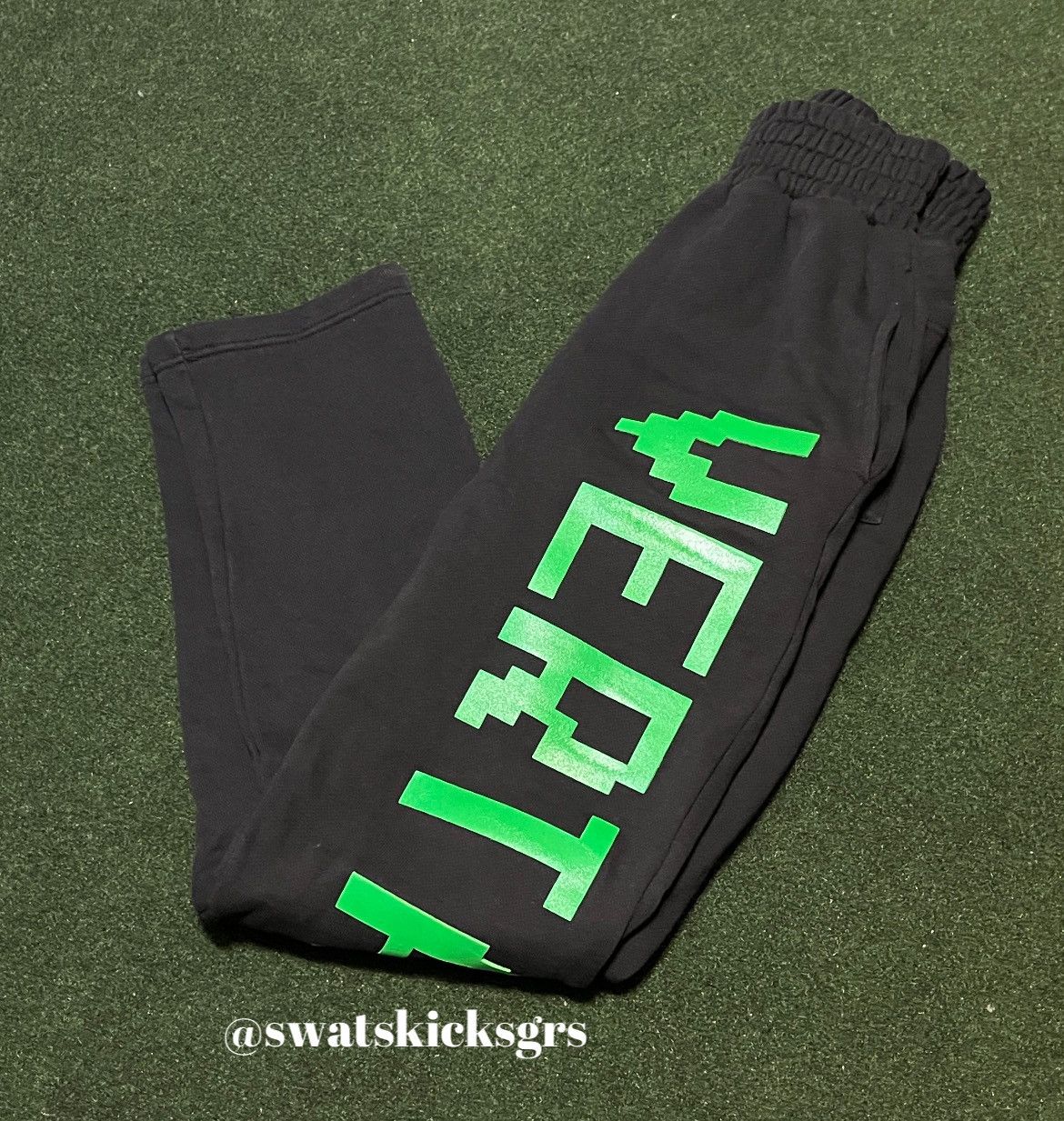 image of Vertabrae C-2 Black/slime Green Pants Size Xl, Men's