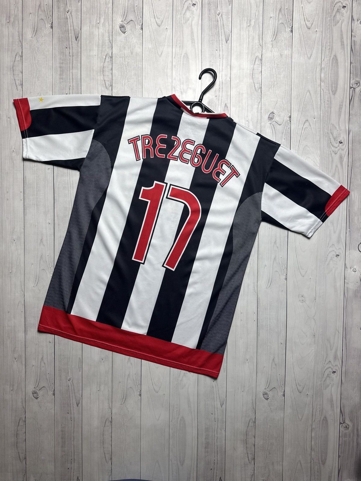 Vintage Vintage Juventus soccer jersey 17 Trezeguet size M rare Size US M / EU 48-50 / 2 - 1 Thumbnail