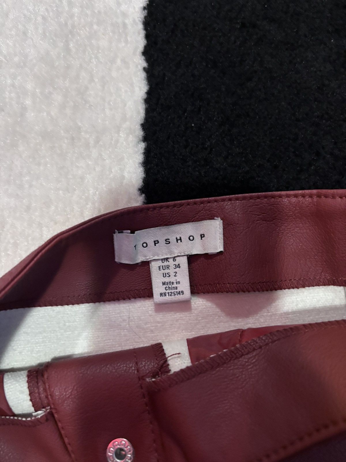 Topshop Topshop burgundy faux leather mini skirt Size 26" / US 2 / IT 38 - 2 Thumbnail