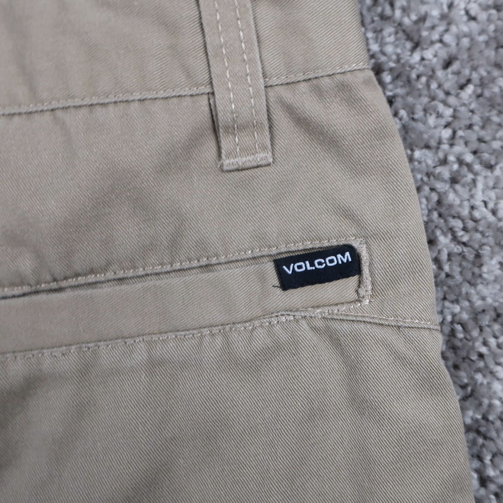Volcom Volcom Shorts Men's 30 Brown Chino Bermuda 10.5 Inseam Pockets Breathable# style Bermuda# Casual# Men# Brown# 60% Cotton 40% Poly Size US 30 / EU 46 - 4 Thumbnail