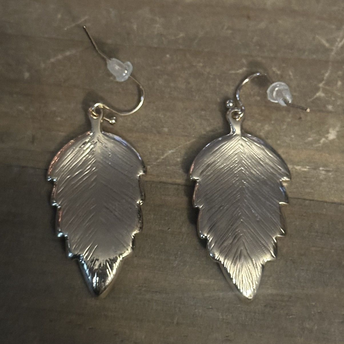 Other Shimmery gold tone leaf dangle earrings Size ONE SIZE - 5 Thumbnail