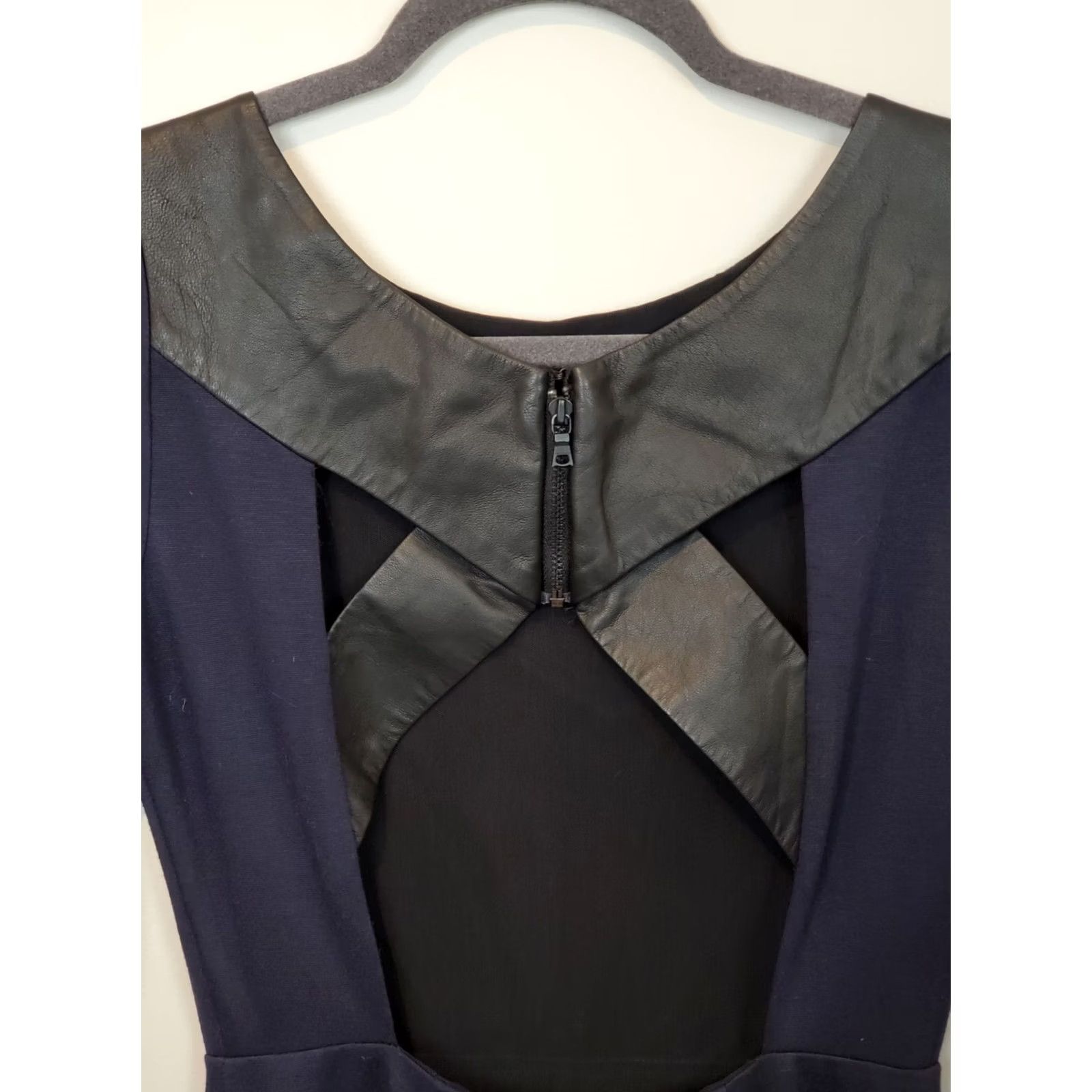 Alice + Olivia Alice + Olivia Navy and Black Lamb Leather Cutout Sheath Dress Womens Size 6 Size M / US 6-8 / IT 42-44 - 3 Thumbnail