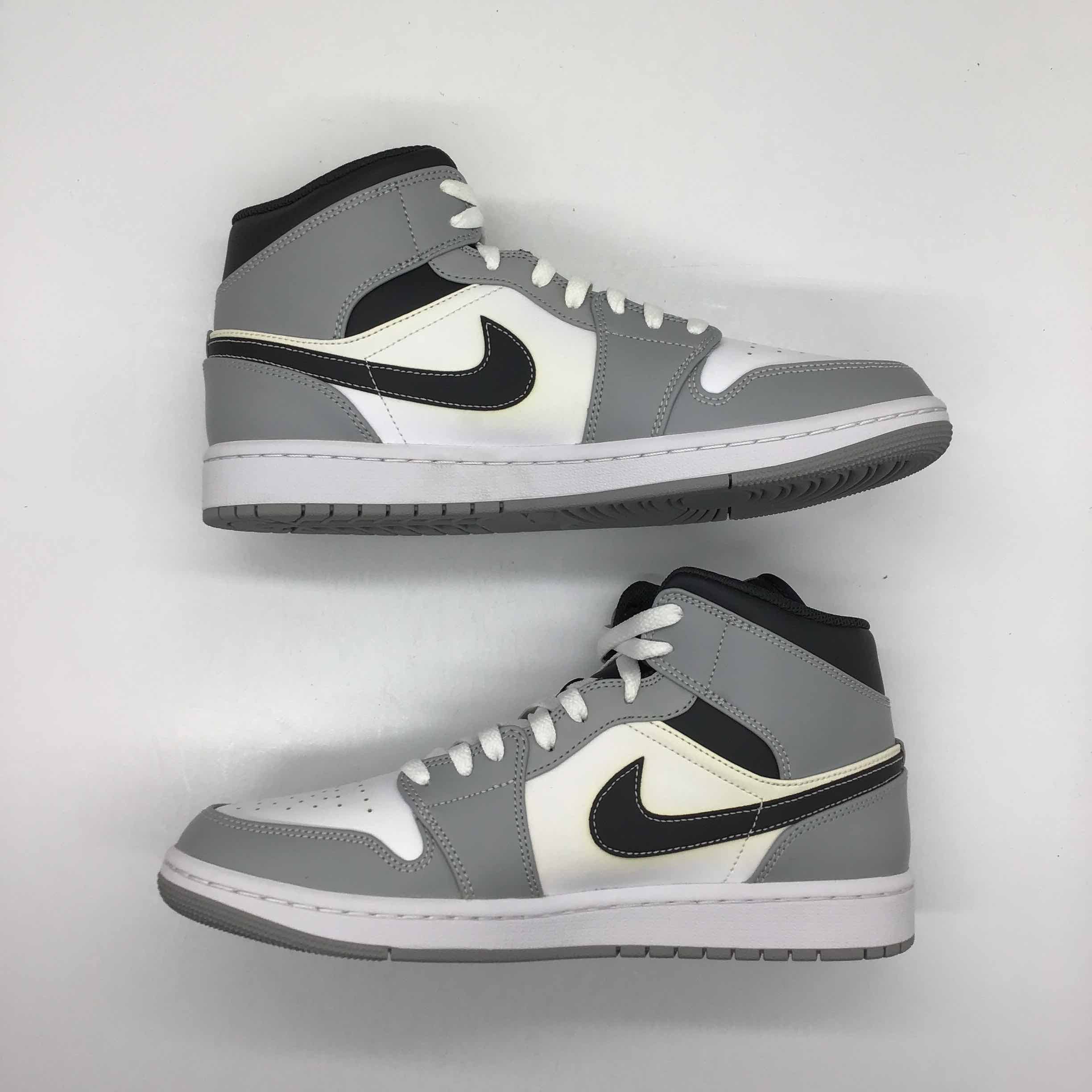Air Jordan 1 Mid Light Smoke Grey