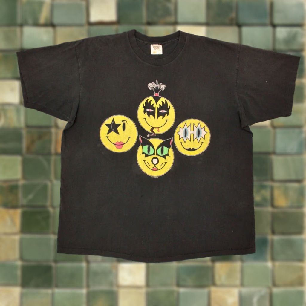 Vintage VINTAGE Men's 1990s Kiss Band Smiley Face Black TShirt XXL T-Shirt Mens Graphic Tee 90s Kiss Shirt Tennesee River Brand Cotton Size US XXL / EU 58 / 5 - 1 Thumbnail