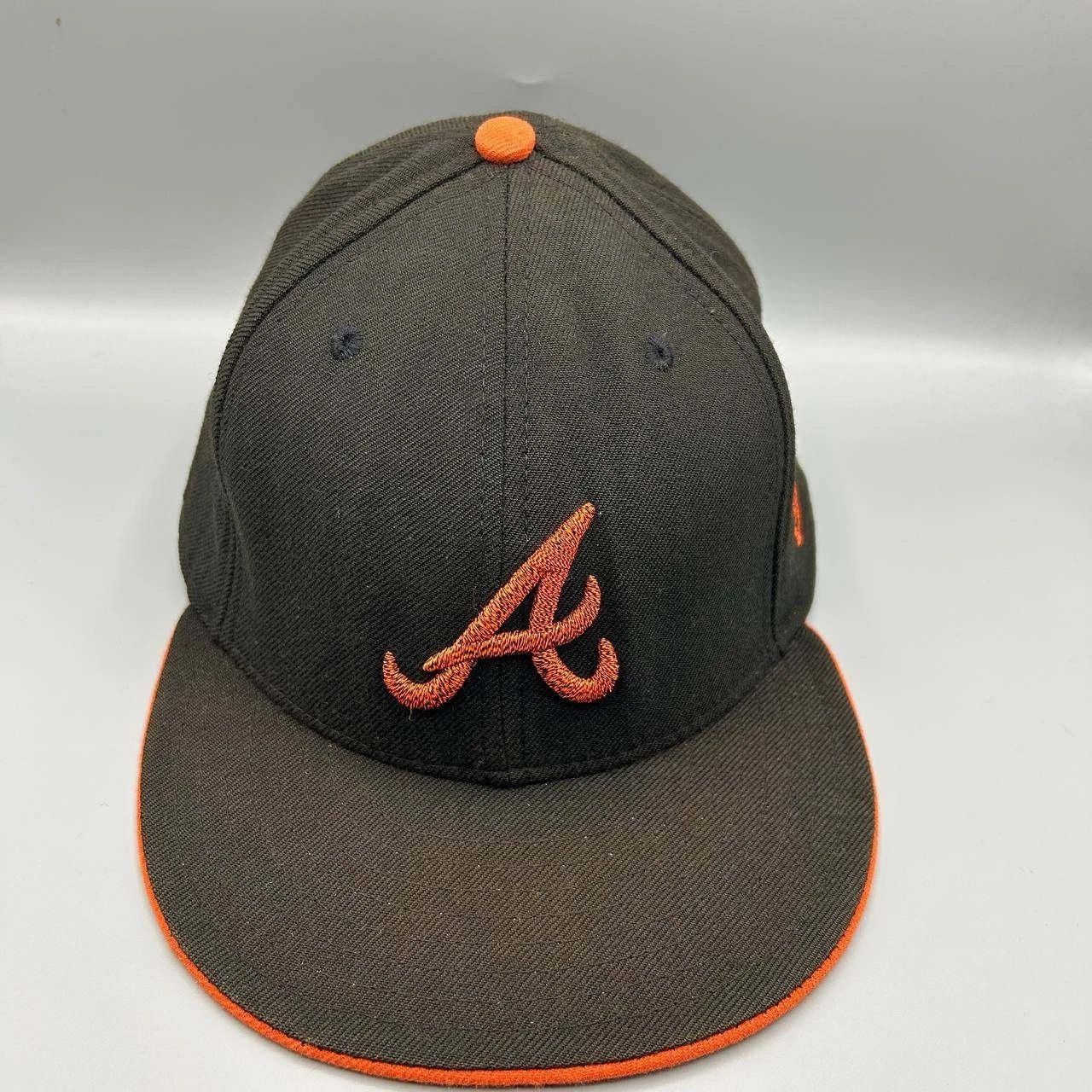New Era Atlanta Braves Hat Men 8 Black Embroidered Fitted Cap Wool Size ONE SIZE - 1 Thumbnail