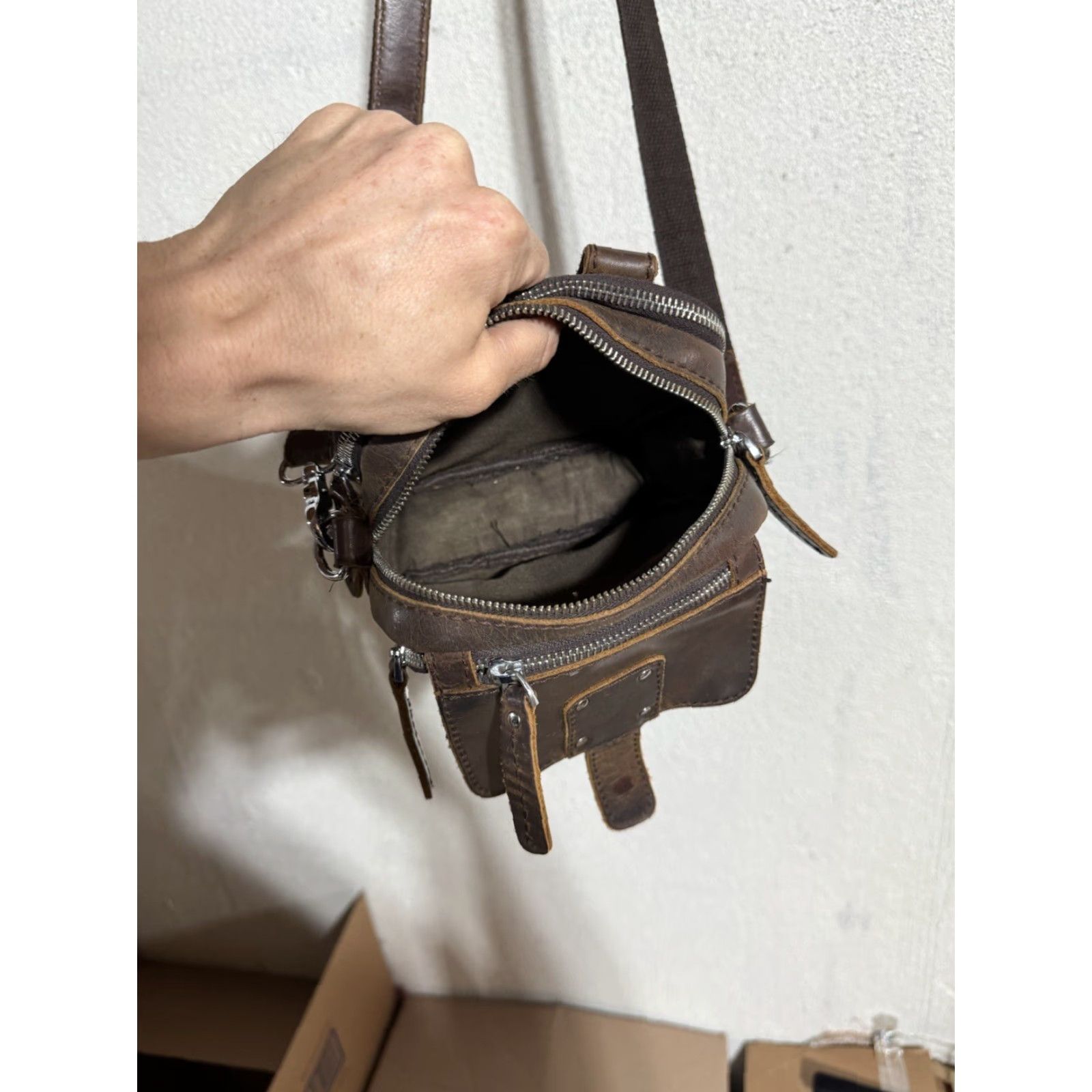 Vagabond Vagabond Traveler Messenger Bag Crossbody Shoulder Strap Bag Brown Leather Small Men Size ONE SIZE - 5 Thumbnail