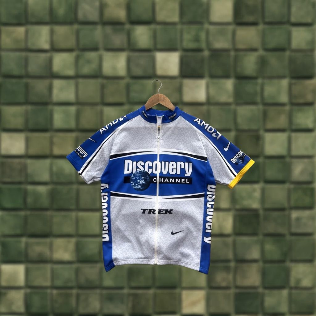 Nike VINTAGE Nike DISCOVERY CHANNEL TREK CYCLING TEAM JERSEY SHIRT L Nike Mens Blue 90s Cycling Jersey T-Shirt Short Sleeve Polyester Jersey Size US L / EU 52-54 / 3 - 1 Thumbnail