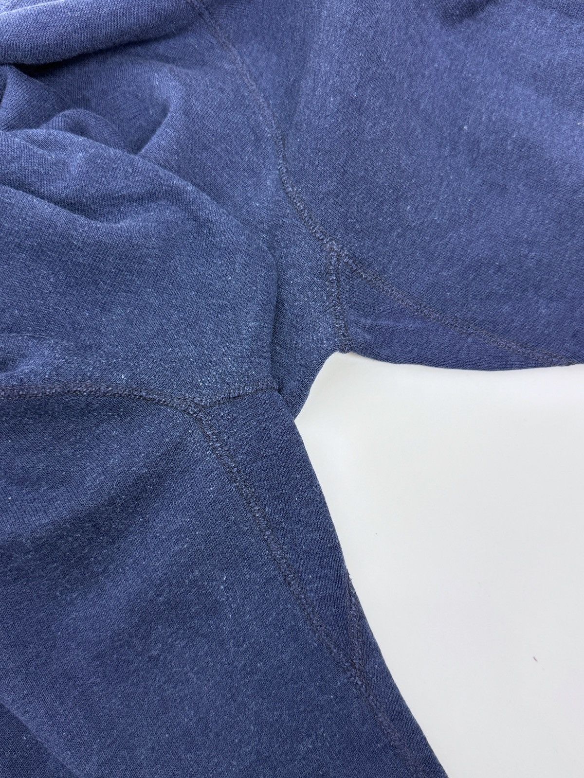Fruit Of The Loom 60s 70s Vintage FOTL Distressed Navy Raglan Boxy Sweatshirt Size US M / EU 48-50 / 2 - 10 Thumbnail
