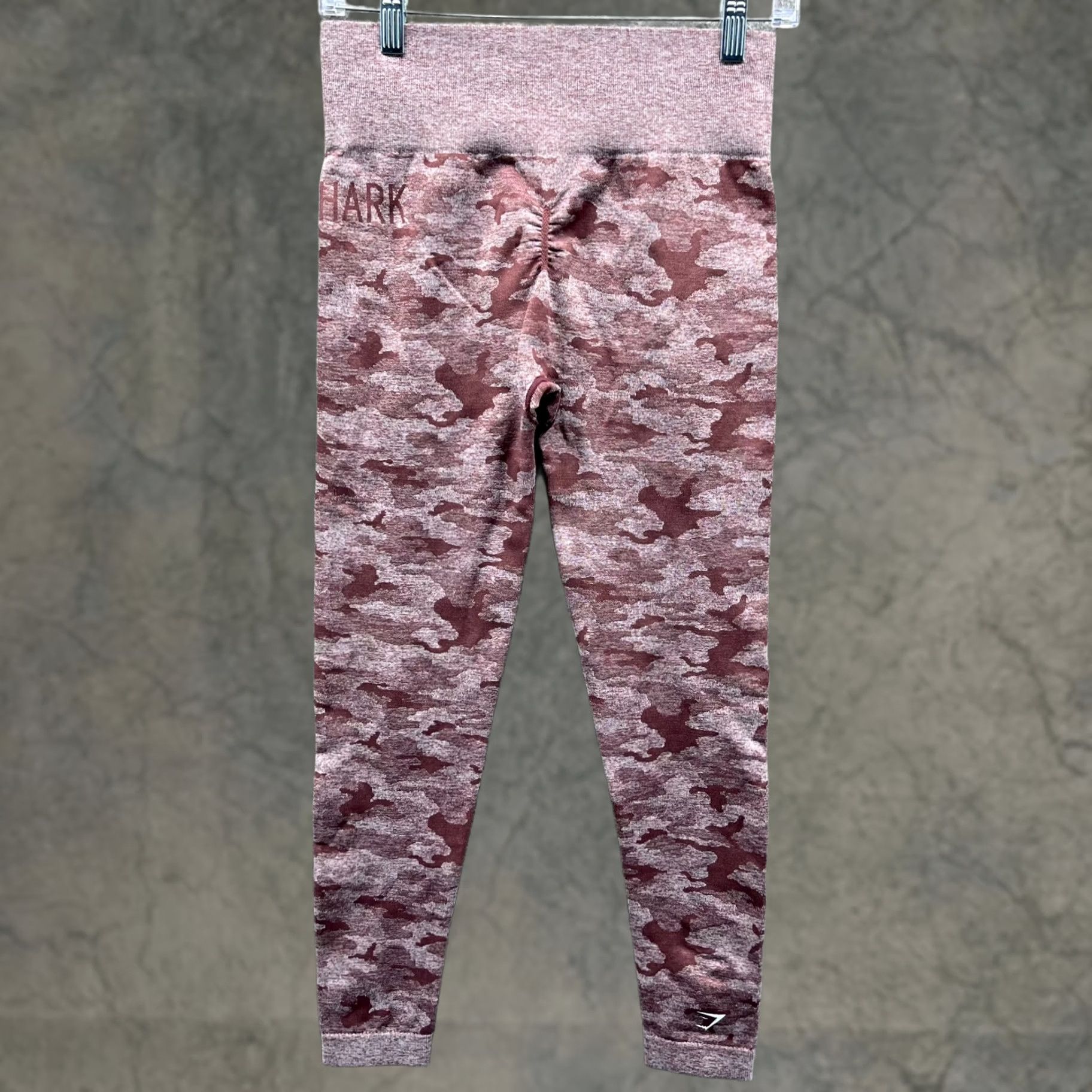 Gymshark Gymshark Legging Womens Medium Pink Camouflage High Rise Athletic Compression Skinny Inseam 24 in Size 32" / US 10 / IT 46 - 1 Thumbnail