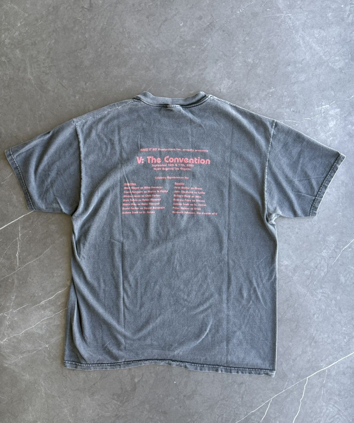 Vintage Vintage Y2K ‘V: The Convention’ Tee Size US XL / EU 56 / 4 - 4 Thumbnail