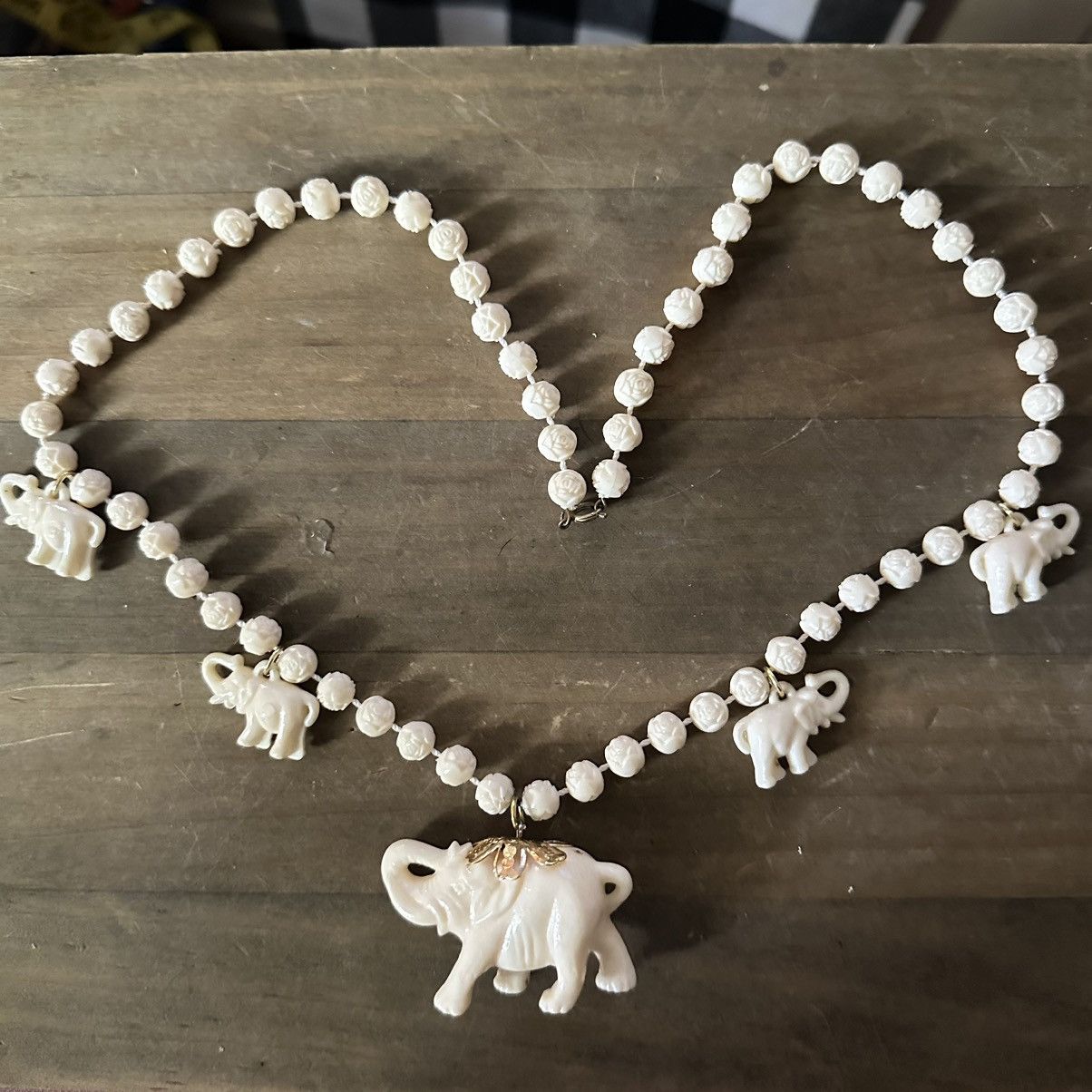 Vintage Vintage beaded elephant necklace Size ONE SIZE - 3 Thumbnail