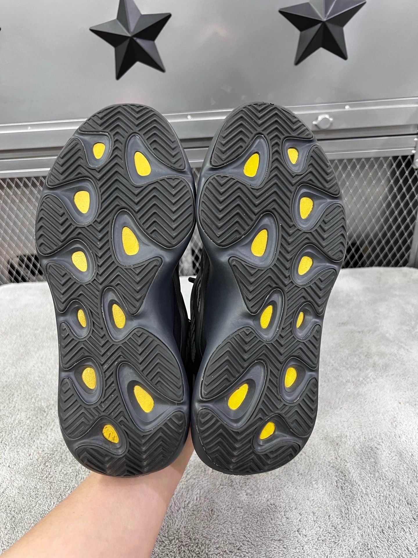 Adidas adidas Yeezy Boost 700 V3 Black Never Worn 44 Size US 11 / EU 44 - 5 Thumbnail