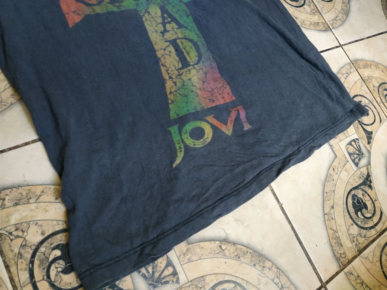 Vintage Vintage 90s Bon Jovi Cross Road Tour Tee XL Faded Size US XL / EU 56 / 4 - 25 Thumbnail
