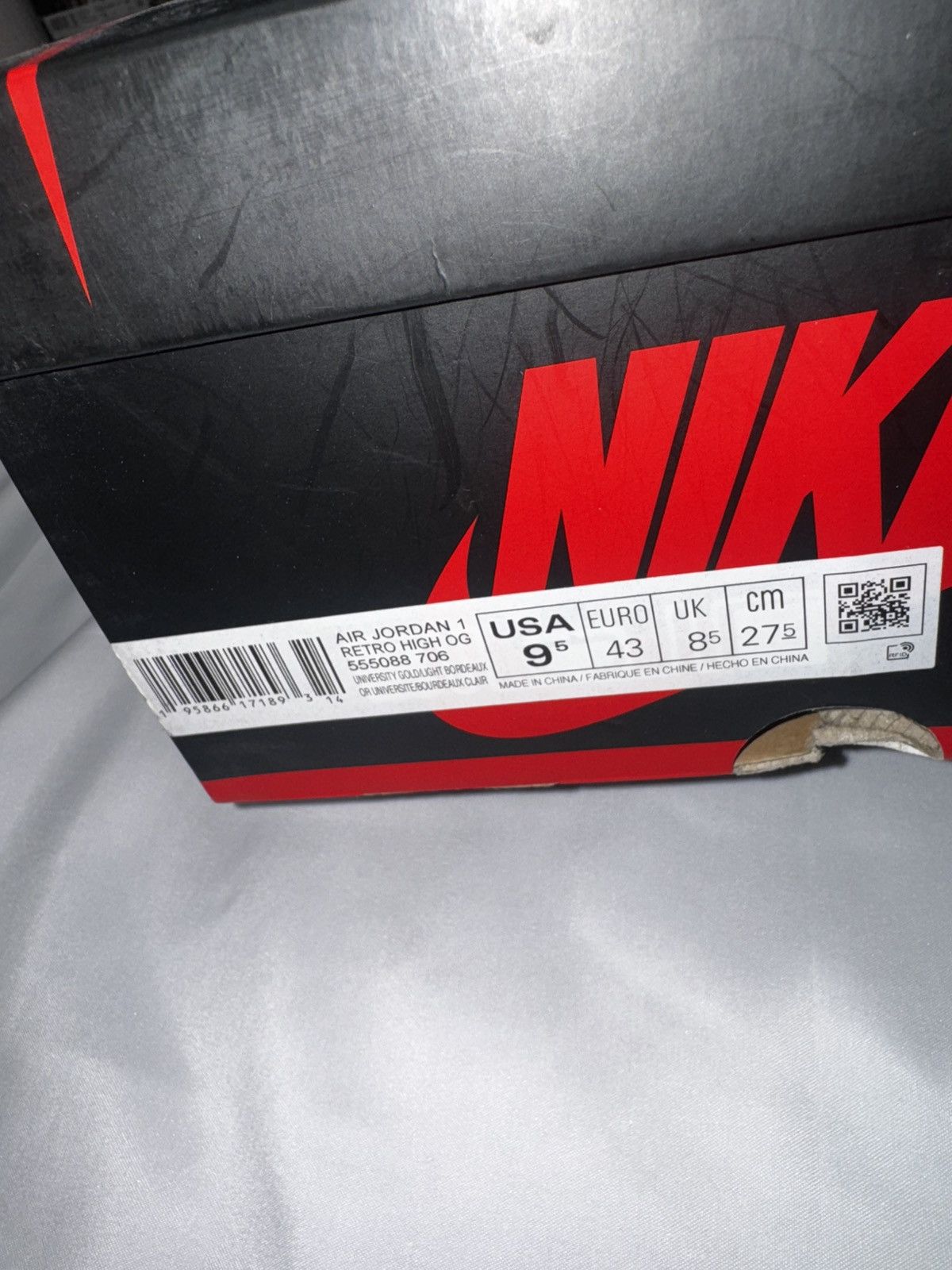Jordan Brand 2022 Air Jordan 1 Retro High OG 'Brotherhood' Size US 9.5 / EU 42-43 - 7 Thumbnail