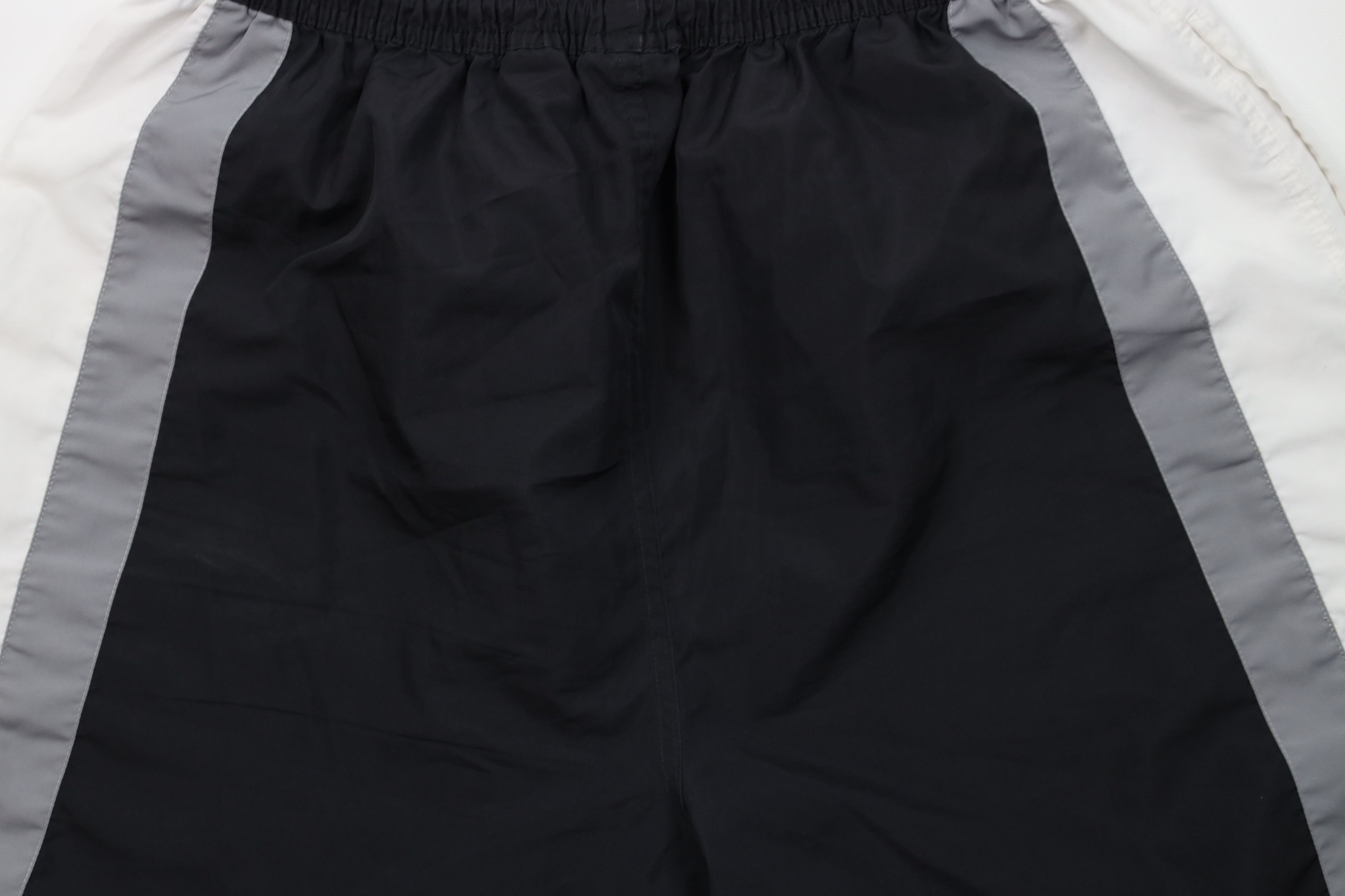 Vintage Vintage 90s Streetwear Block Running Jogging Soccer Shorts Size US 34 / EU 50 - 12 Thumbnail