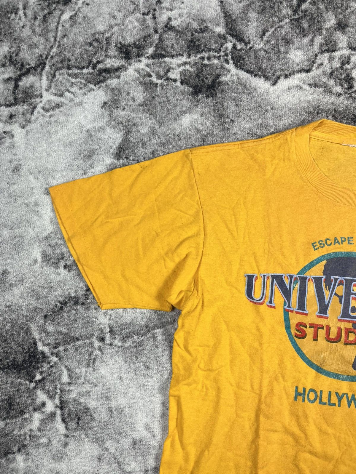 Universal Studios Universal Studios Hollywood Logo Tee Yellow Vintage Size US L / EU 52-54 / 3 - 2 Thumbnail