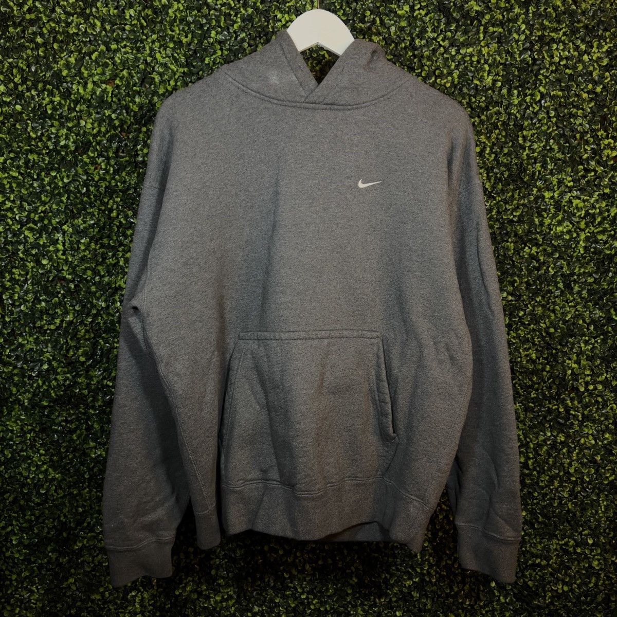 image of Nike Heavyweight Embroidered Solo Swoosh Pullover Hoodie in Dark Grey/White, Men's (Size Small)