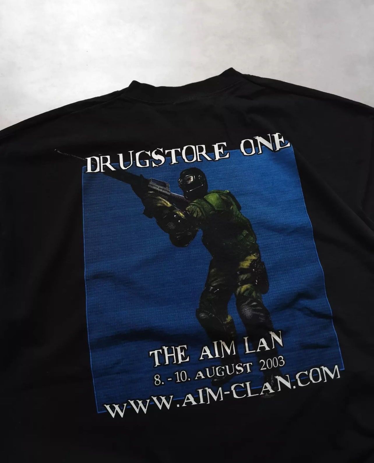 Fruit Of The Loom × Vintage 2003 Drugstore one Aim Clan FOTL Tee. Size US XL / EU 56 / 4 - 3 Thumbnail