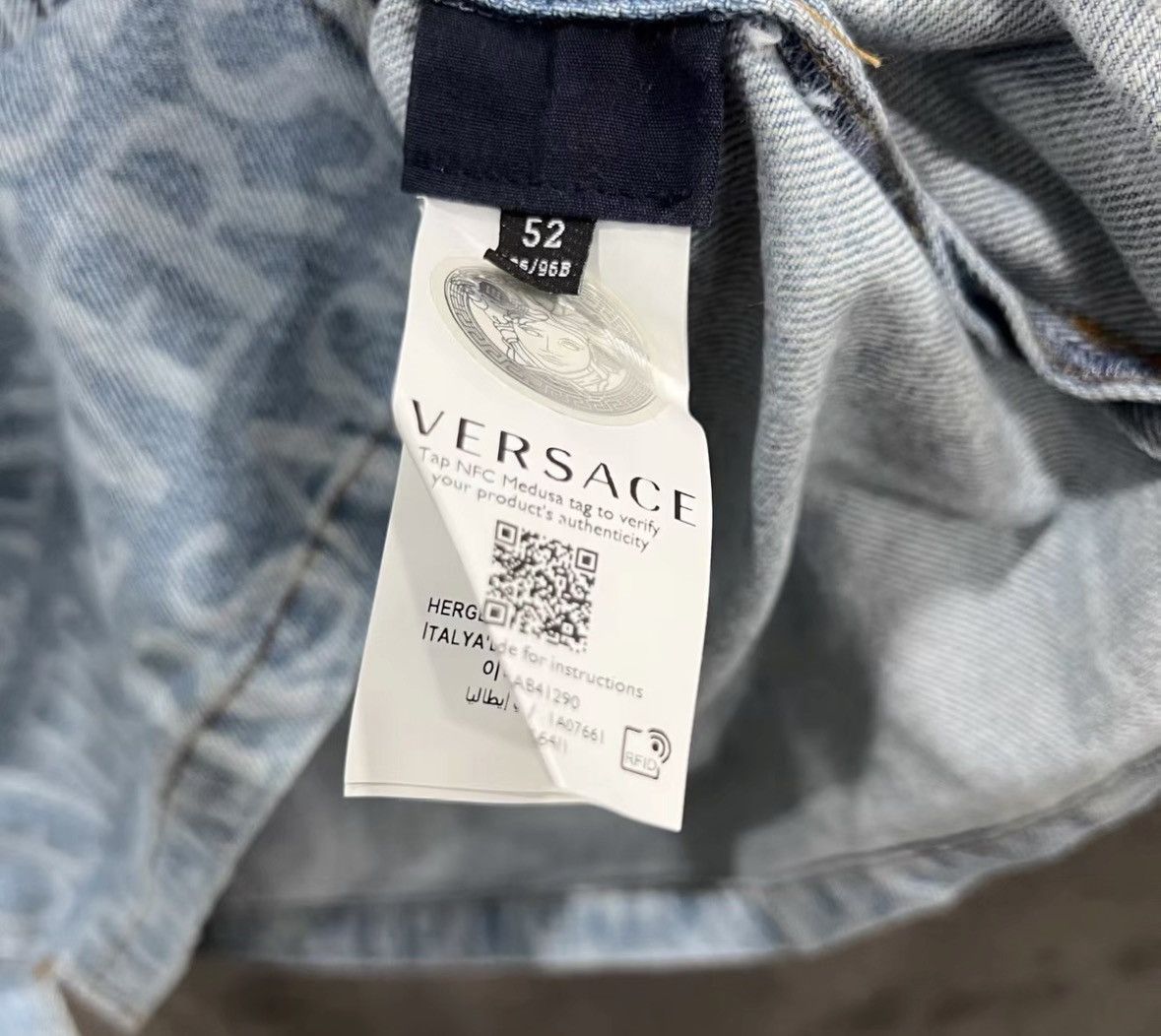 Versace Versace Printed denim shirt Size US L / EU 52-54 / 3 - 7 Thumbnail